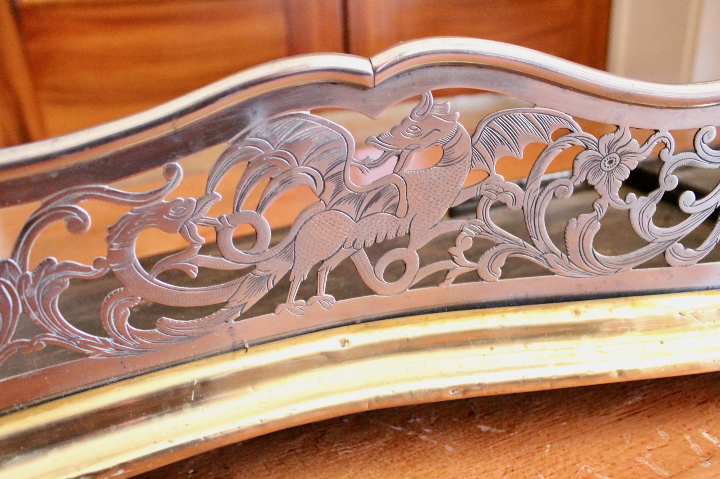 Antique-English-Polished-Steel-and-Brass-Open-Frieze-Fender (9)- detail