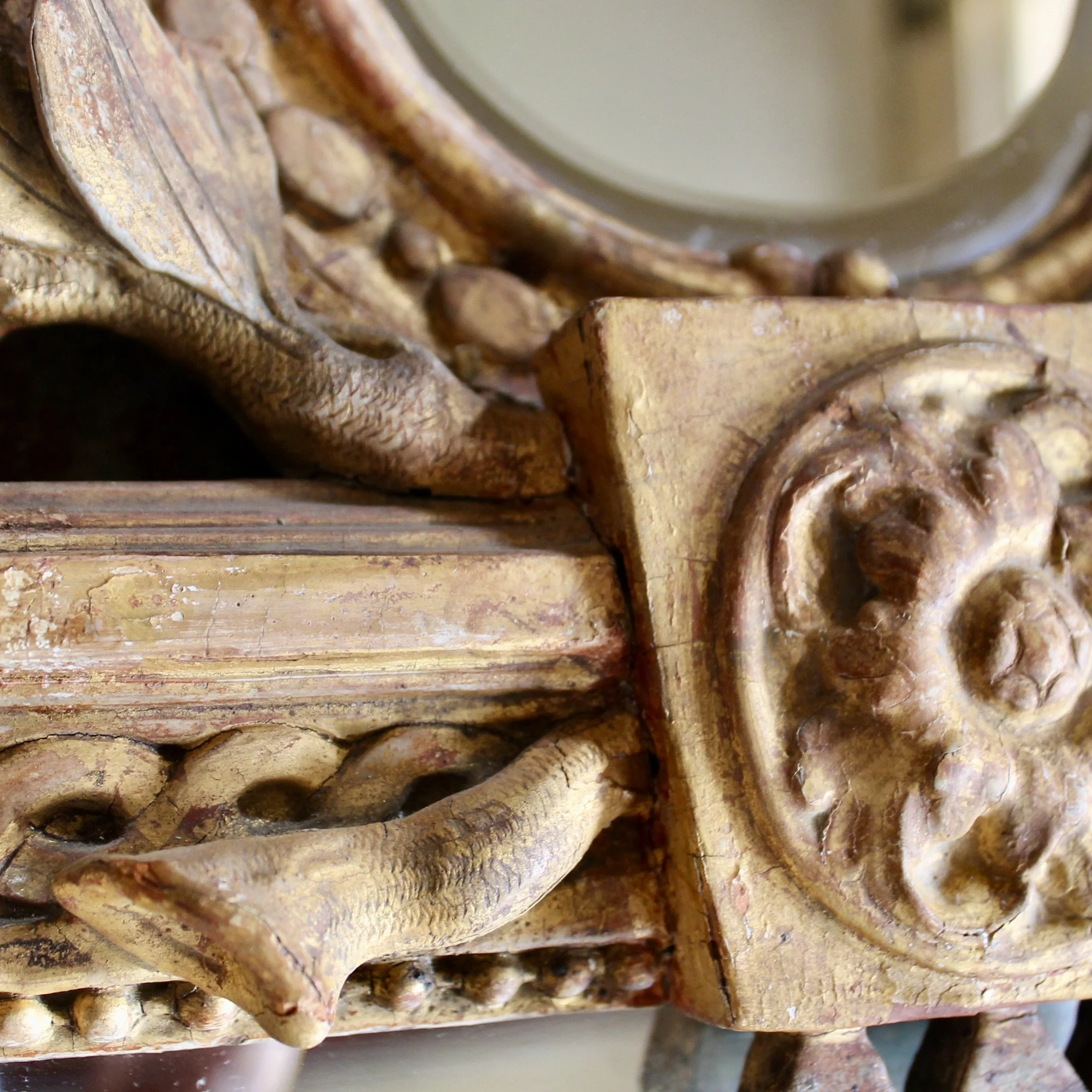 Italian Giltwood Neoclassical Mirror