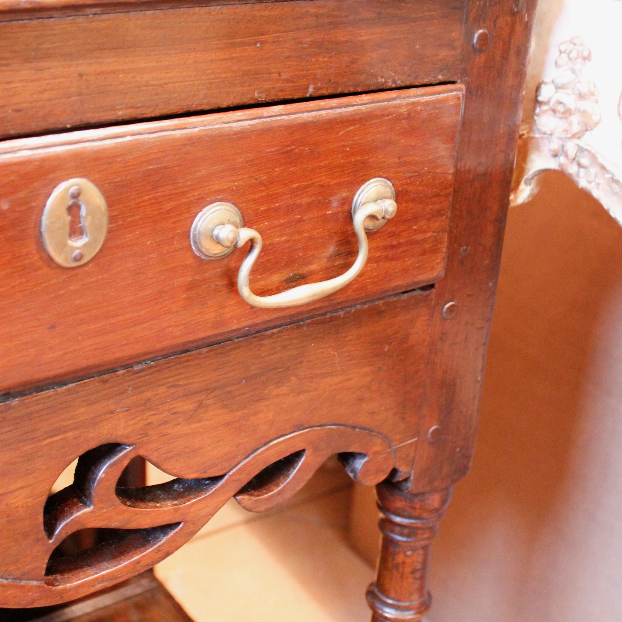 George-II-Period-Georgian-Welsh-Dresser-18th-Century (6)-detail