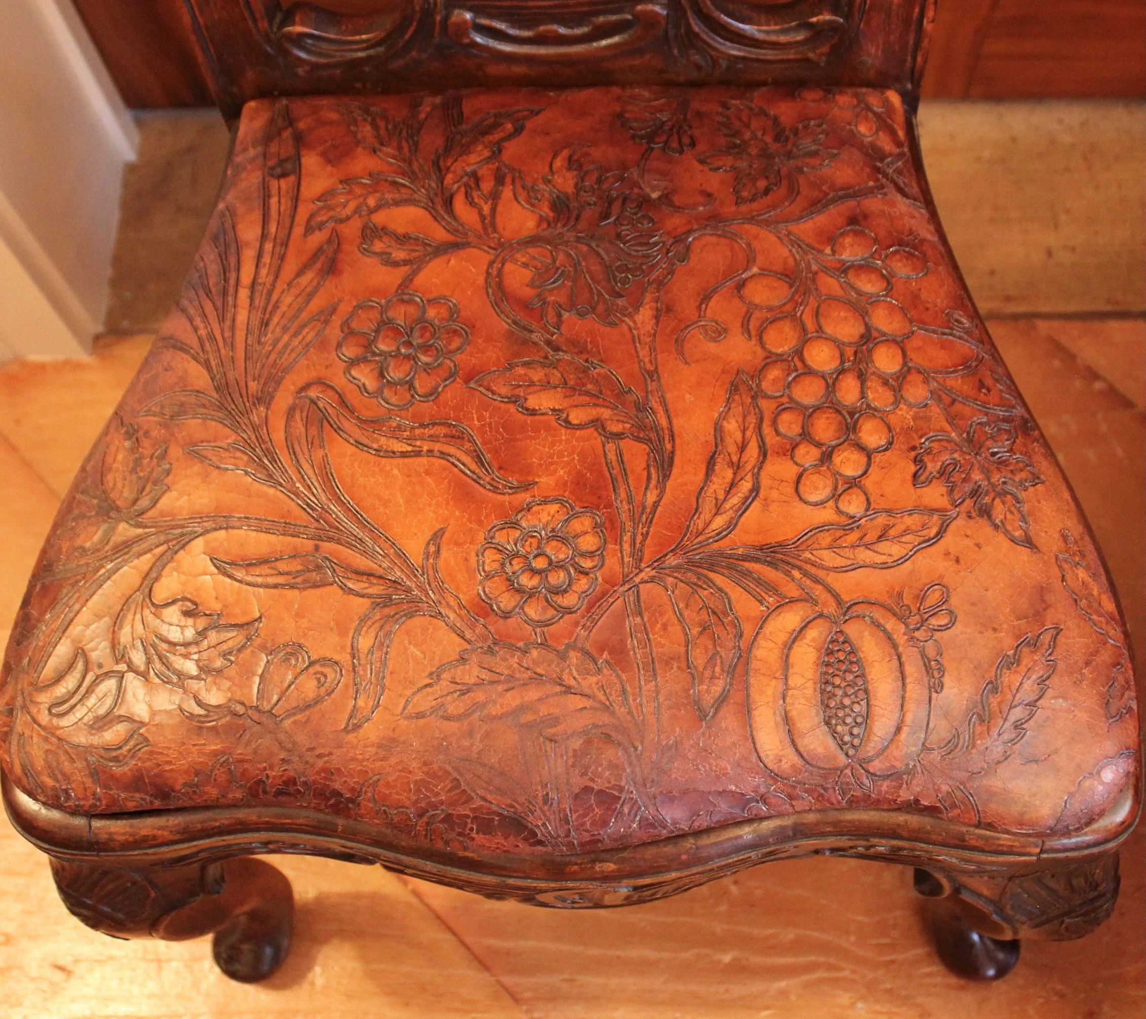 Set-of-Six-Portuguese-or-Spanish-Rococo-Dining-Chairs-18th-Century (19)