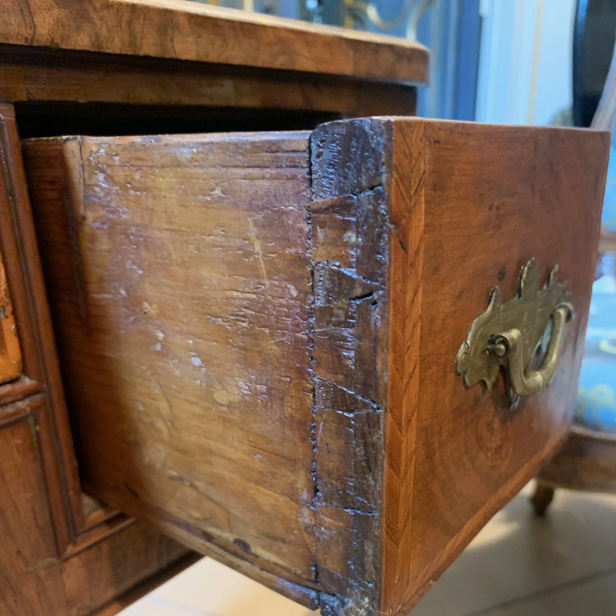 Queen-Anne-Period-burl-Walnut-Lowboy-table (3).jpeg