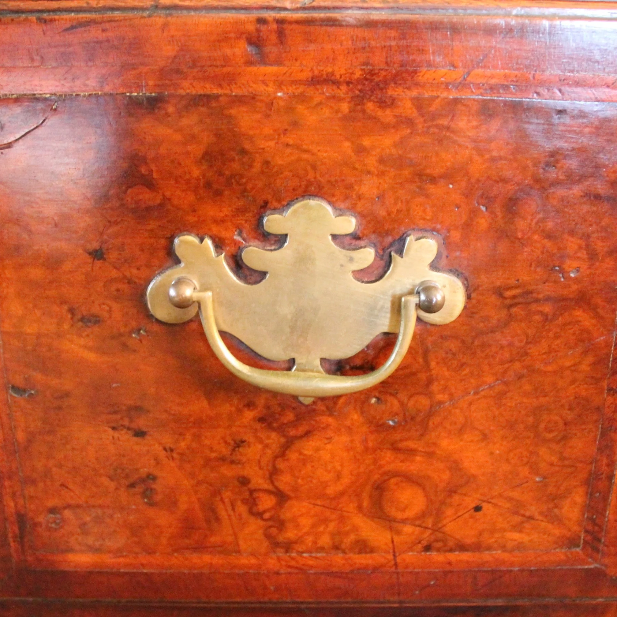 early-georgian-antique-english-burl-walnut-highboy-chest-on-stand (13)-detail