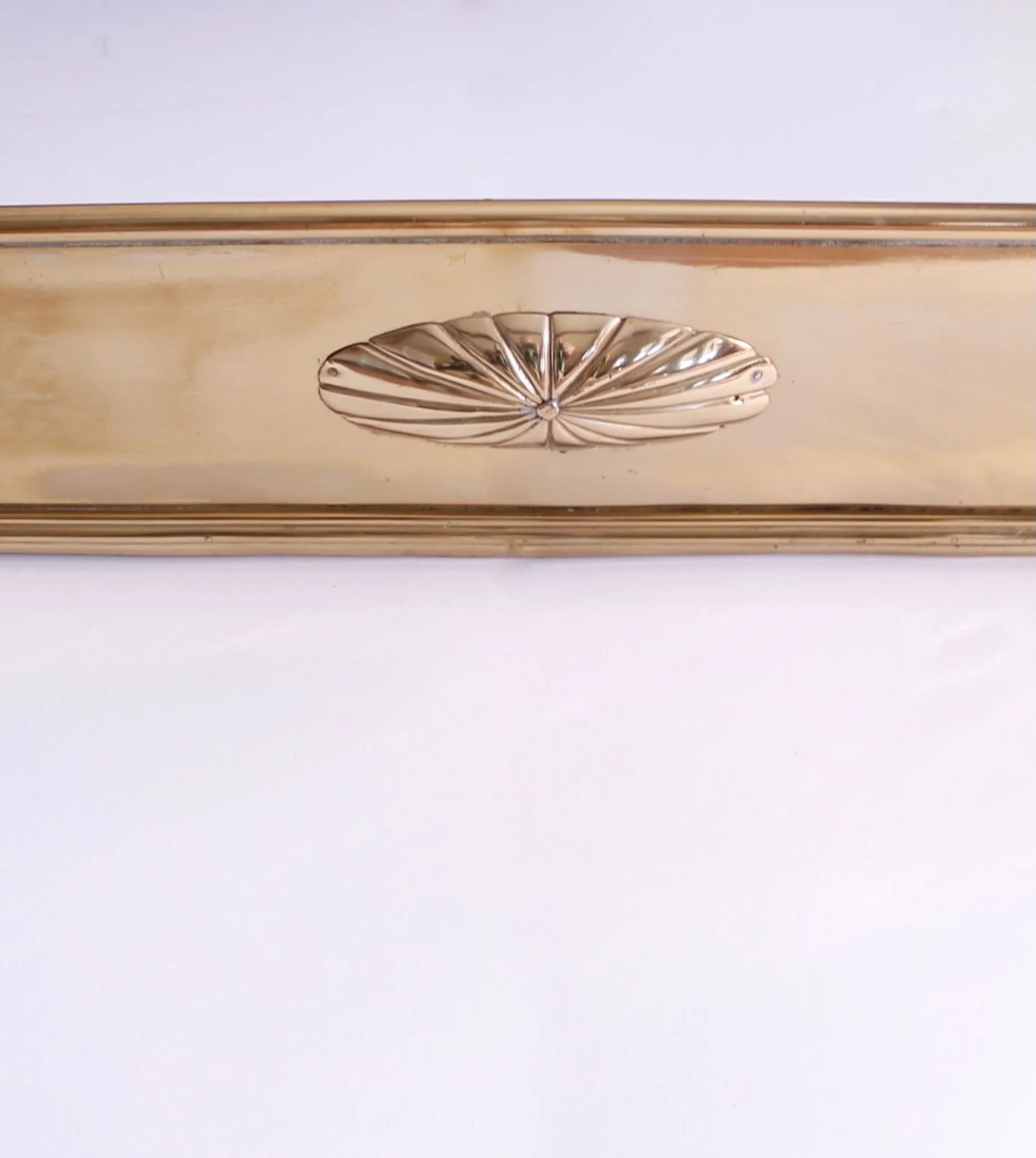 Edwardian-Brass-Fender-with-Applied-Brass-Elements (1)