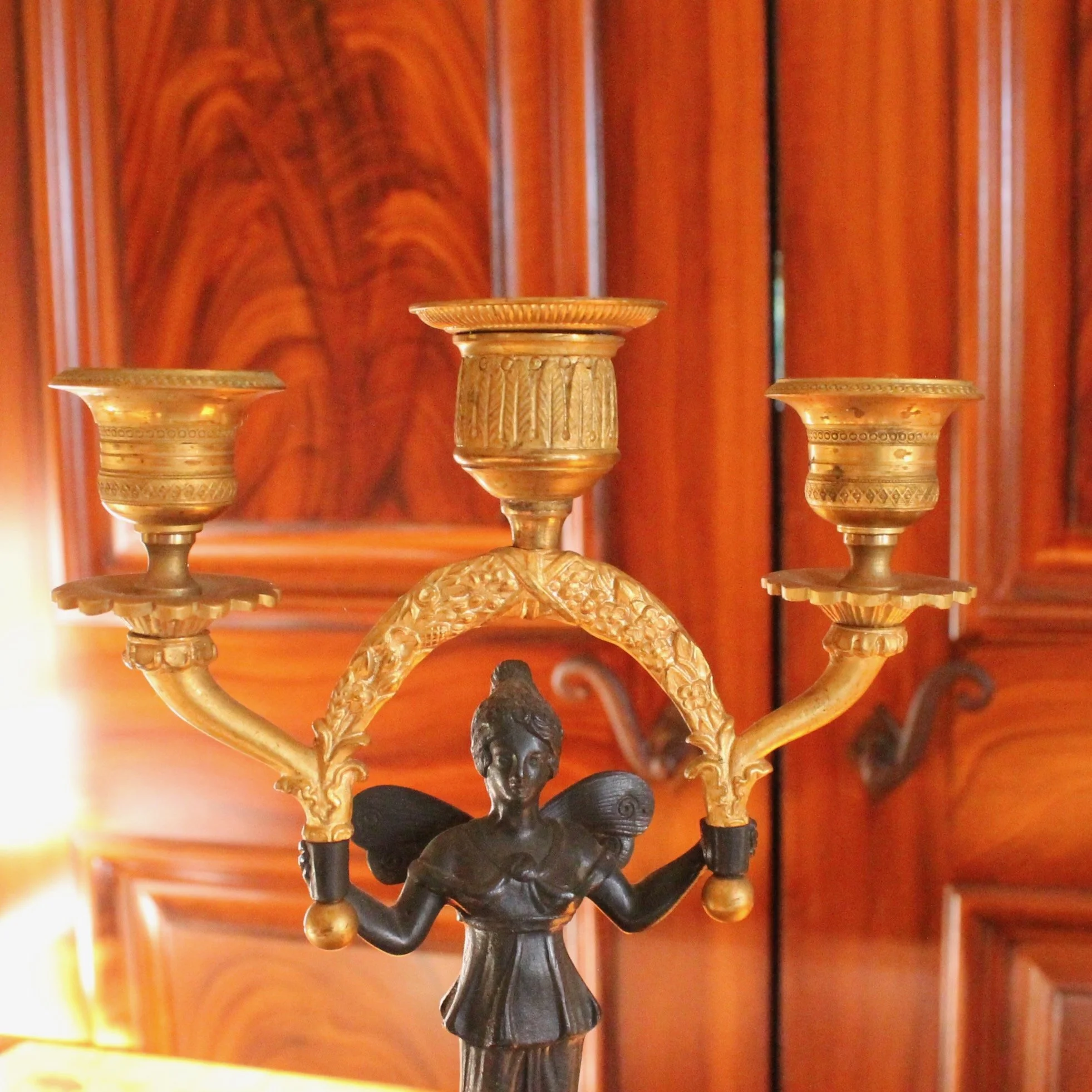Pair-of-Continental-Gilt-Figural-Neoclassical-Candelabra-Psyche (11)-detail