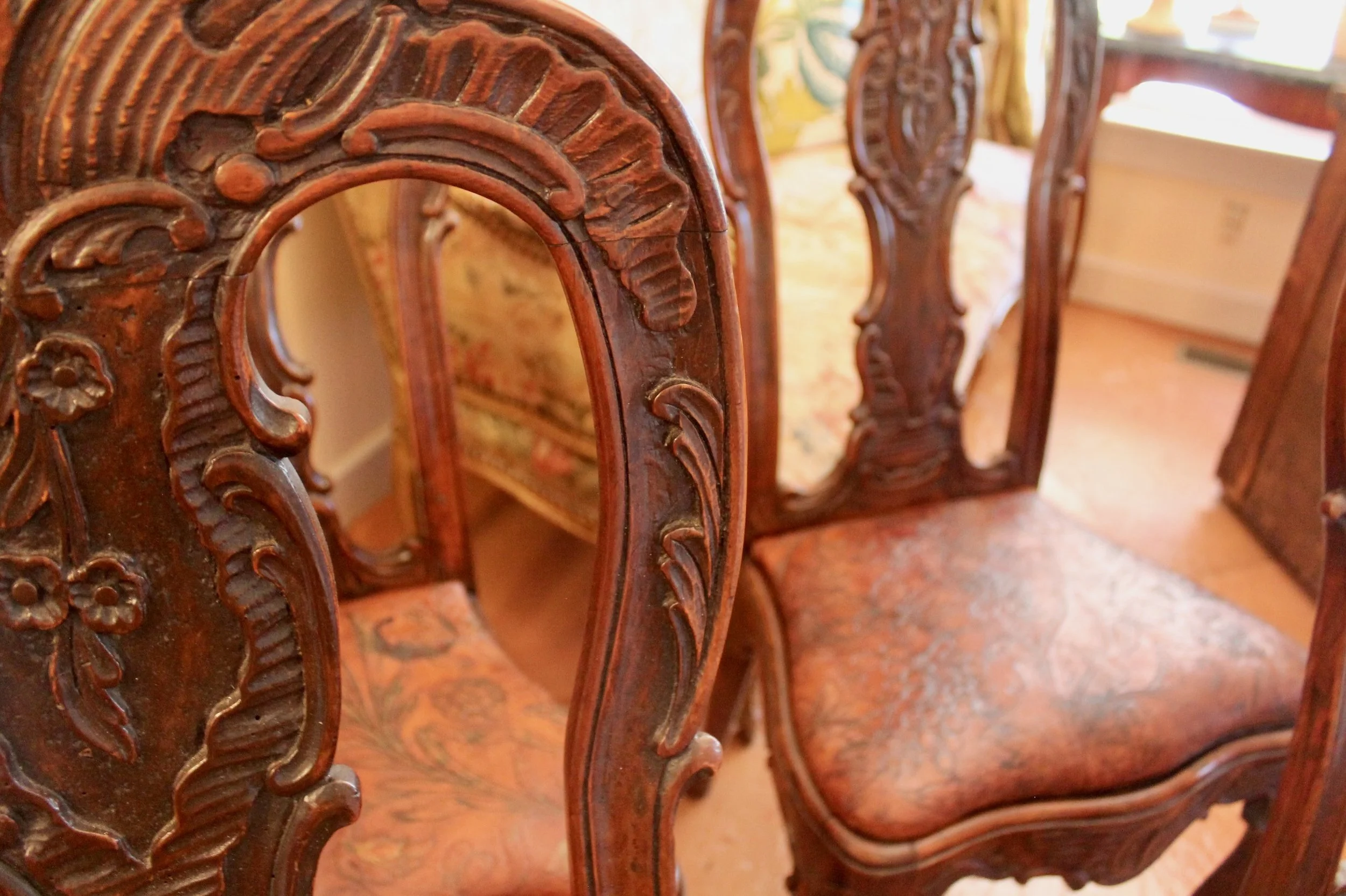 Set-of-Six-Portuguese-or-Spanish-Rococo-Dining-Chairs-18th-Century (9)