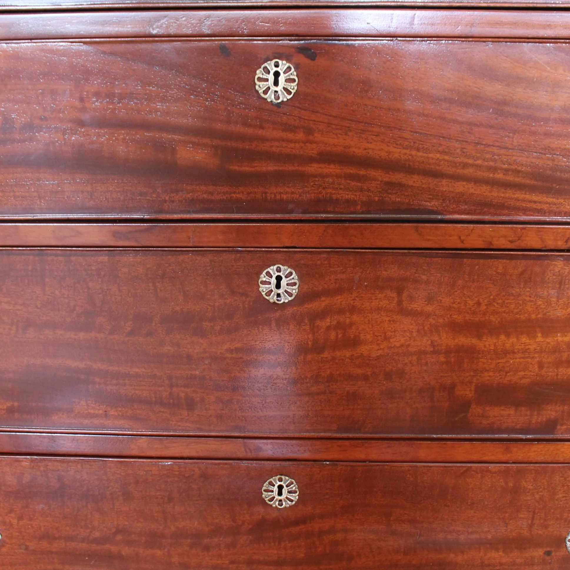 philadelphia-chippendale-figured-mahogany-chest-of-drawers (9)-front