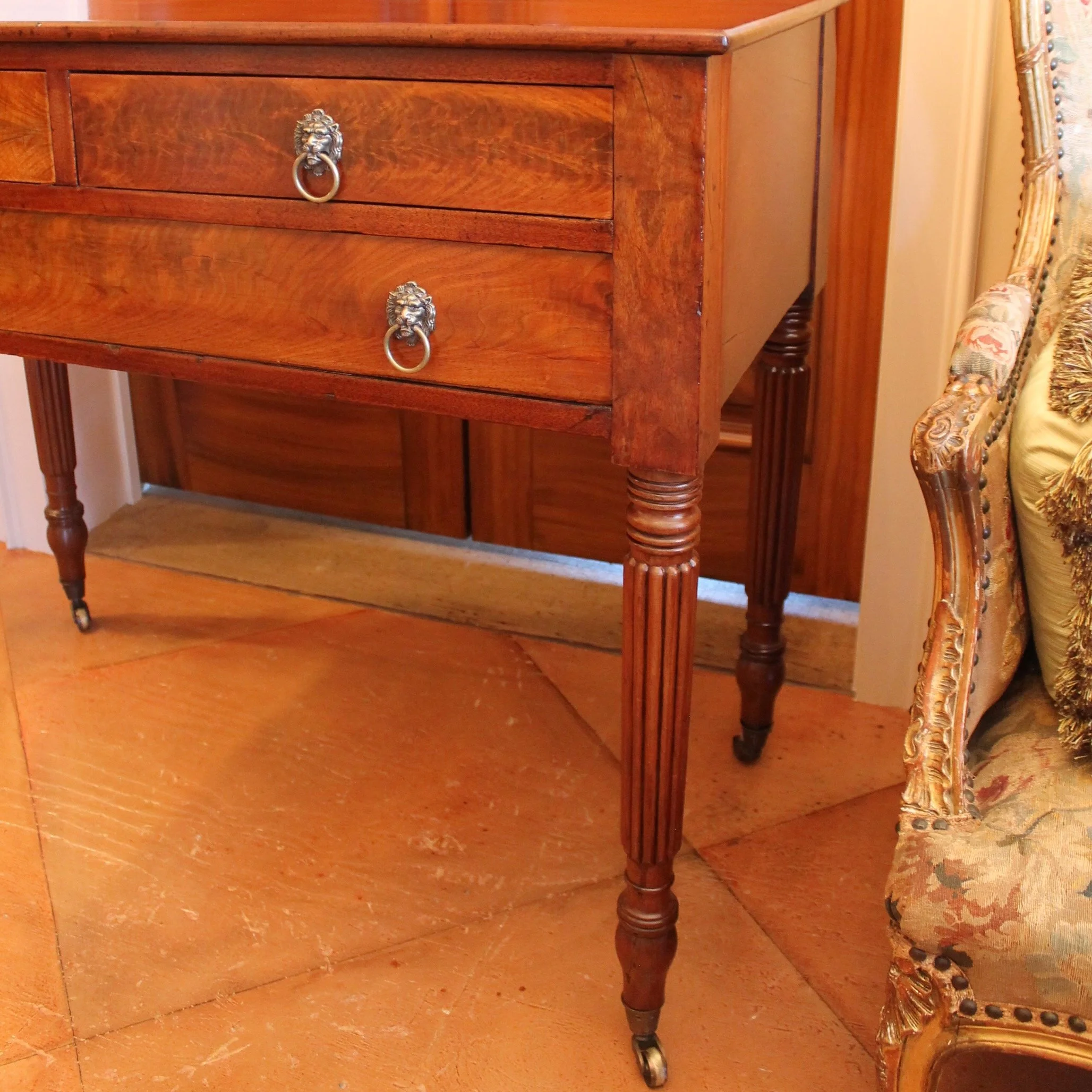 American-New-England-Sheraton-Serving-Table-detail