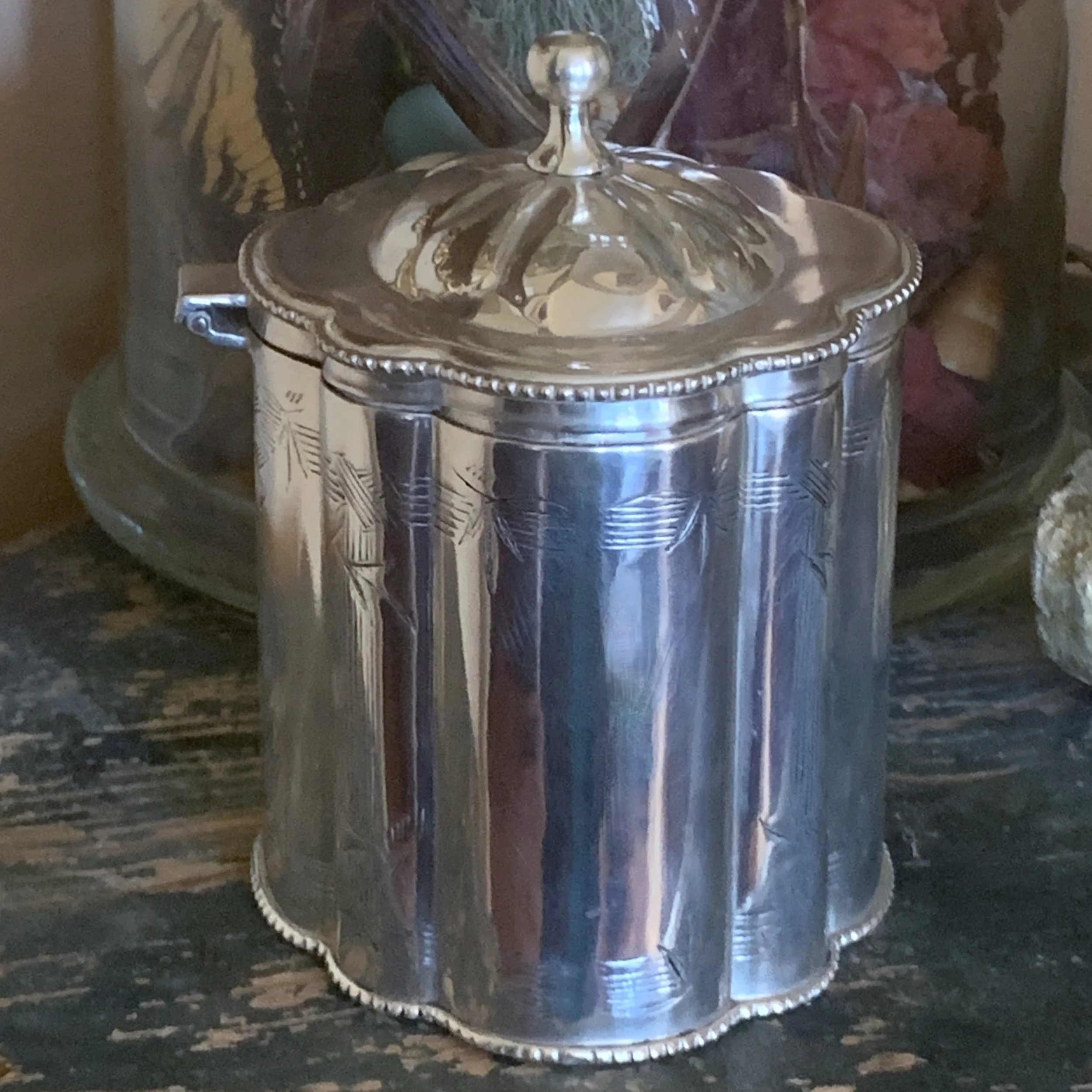English-Silver-Plate-Biscuit-Box-With-Bamboo-Engraving (2)