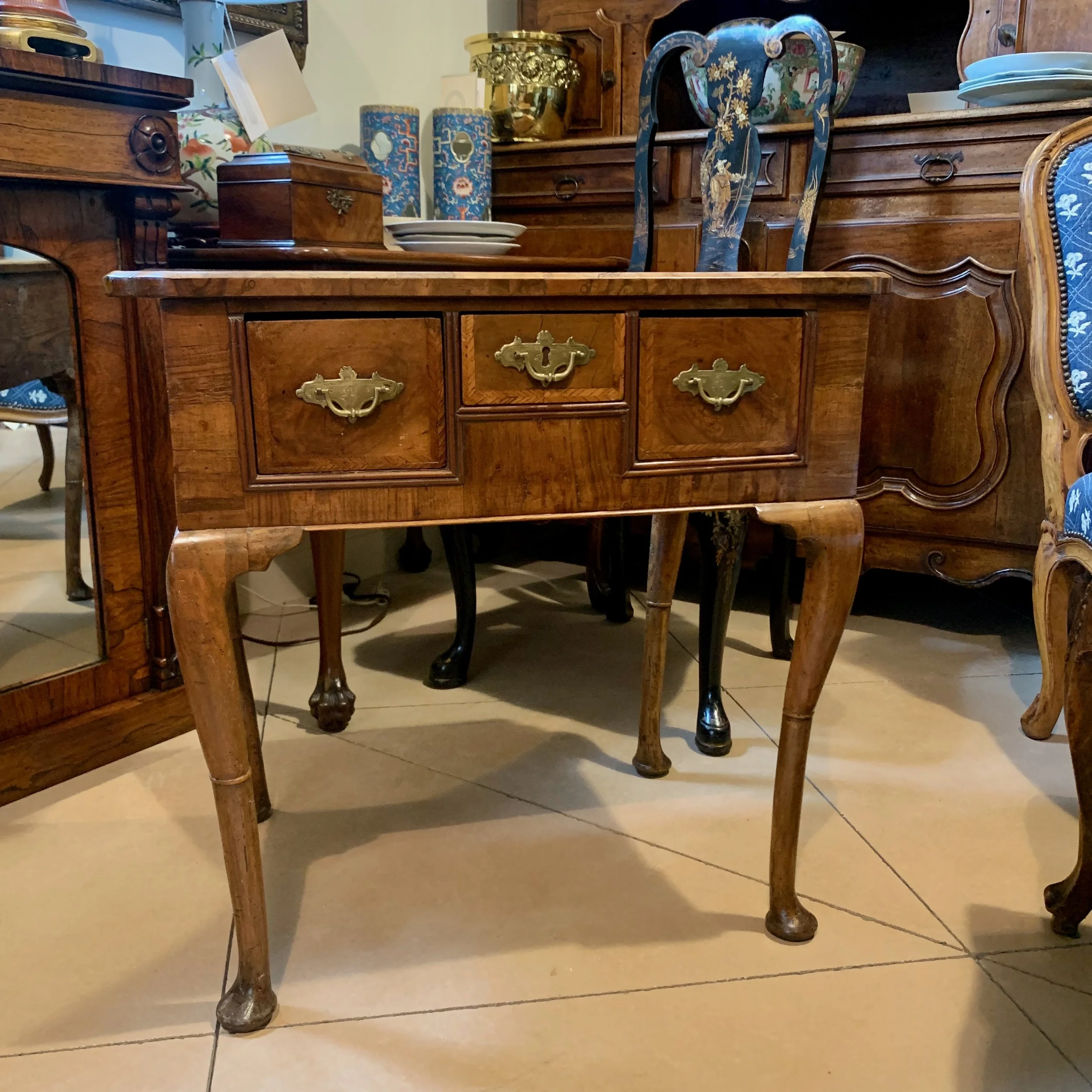Queen-Anne-Period-burl-Walnut-Lowboy-table (7).jpeg