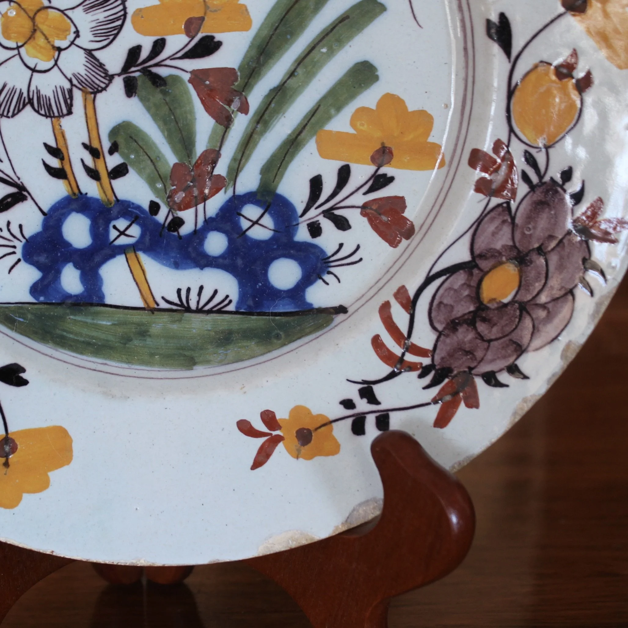 18th century Delftware Plate with yellow