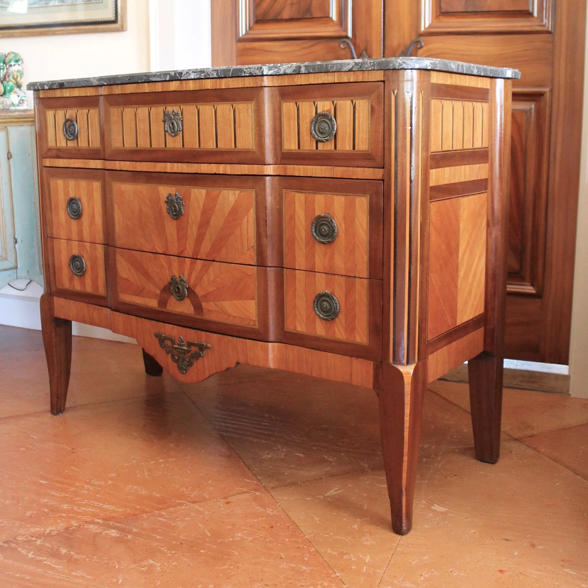 french-transitional-marquetry-commode-with-dark-grey-breche-sainte-anne-marble-top (2)