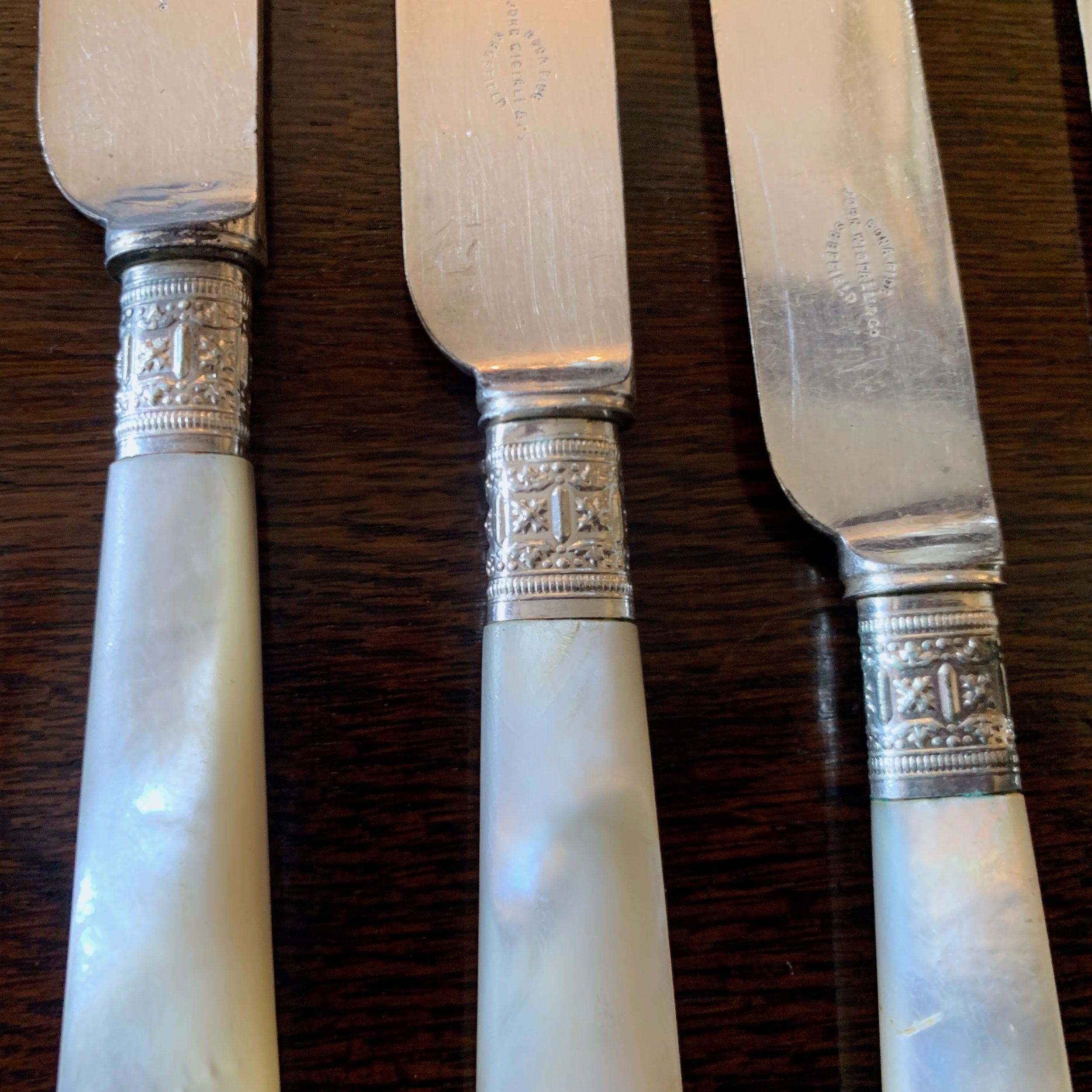 John-Wigfall-English-Silver-&-Mother-of-Pearl-Knives (6).jpeg