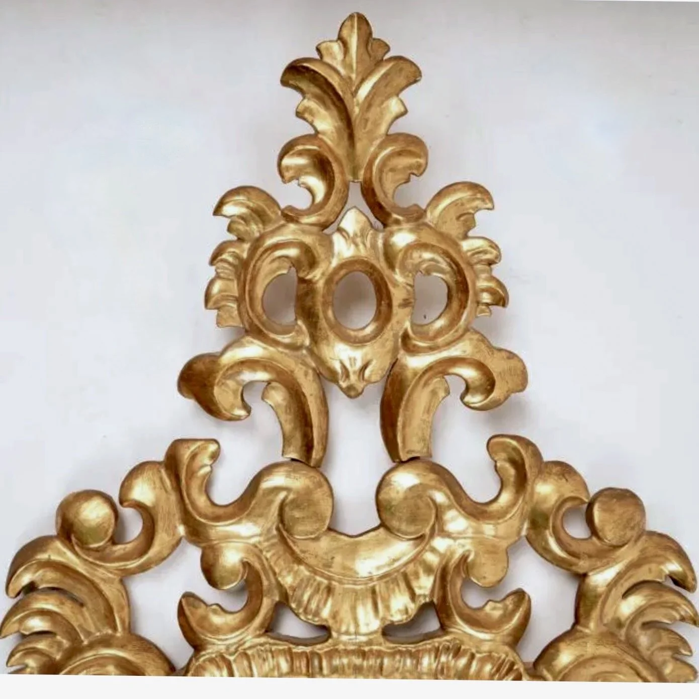 Small-Italian-Giltwood-Carved-Baroque-Style-Mirror (3)-top