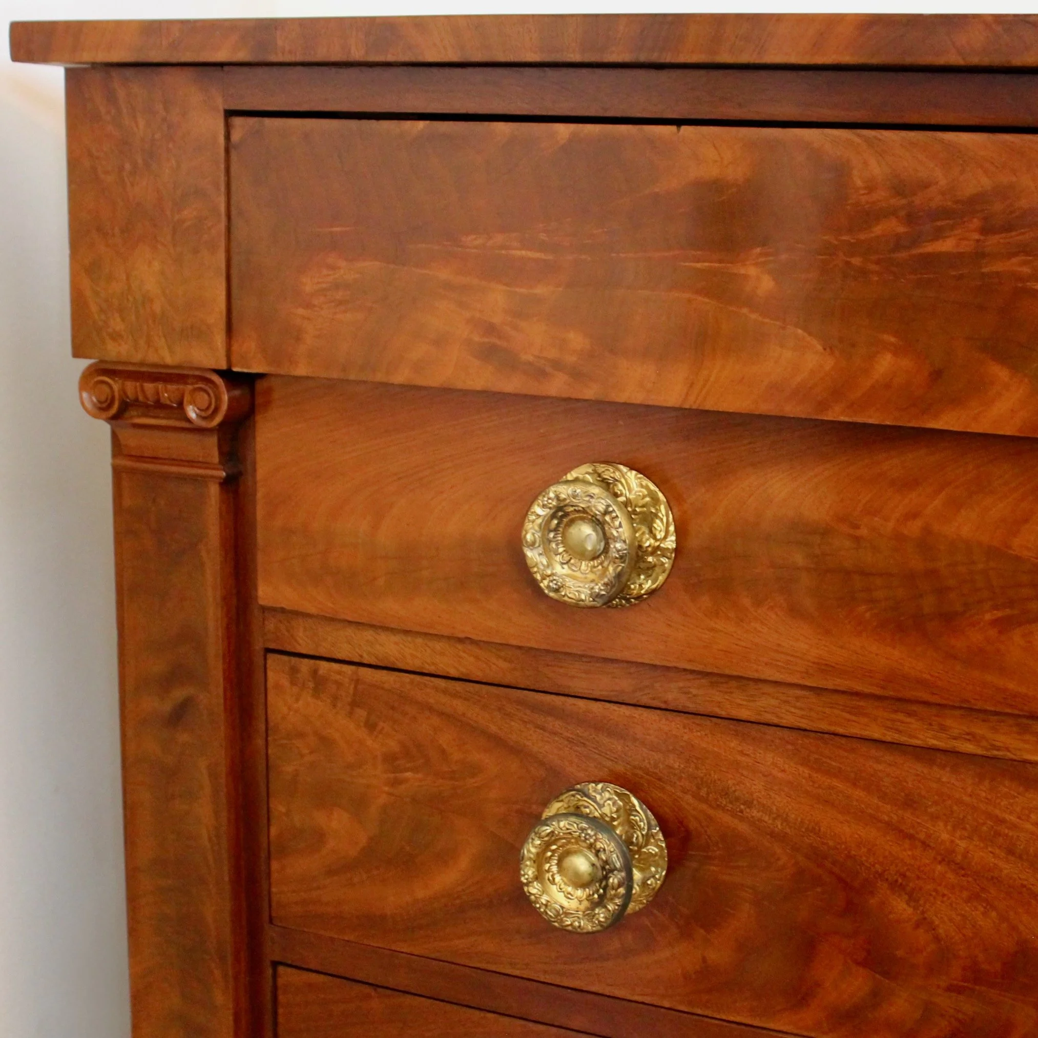 American-Classical-Large-Chest-of-Drawers-19th-century (5)-detail