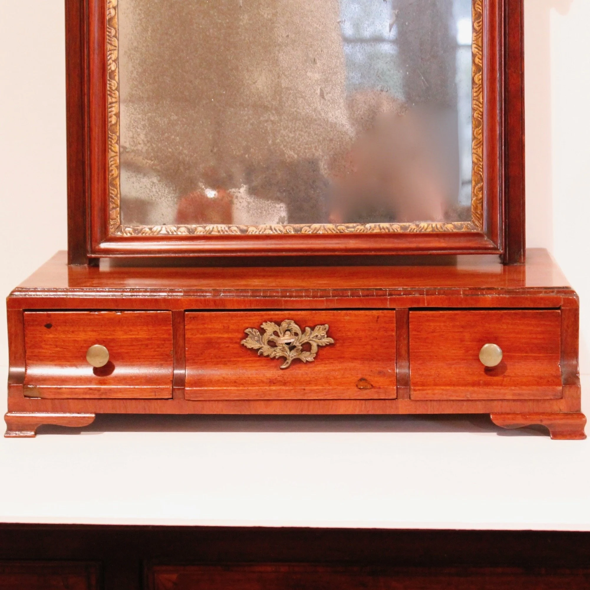 Georgian-Period-Walnut-and parcel-Gilt-Dressing-Mirror (2)