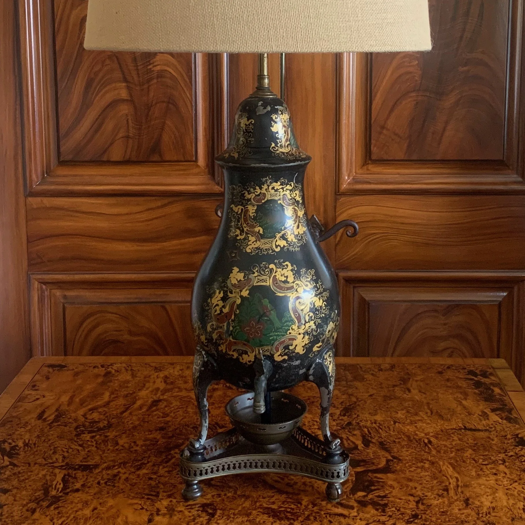 Painted-and-Gilded-Continental-Samovar-Adapted-into-a-Lamp (2)