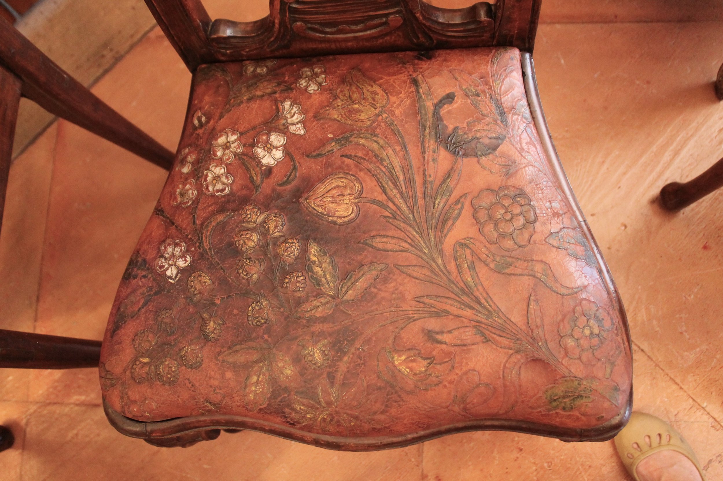Set-of-Six-Portuguese-or-Spanish-Rococo-Dining-Chairs-18th-Century (20)