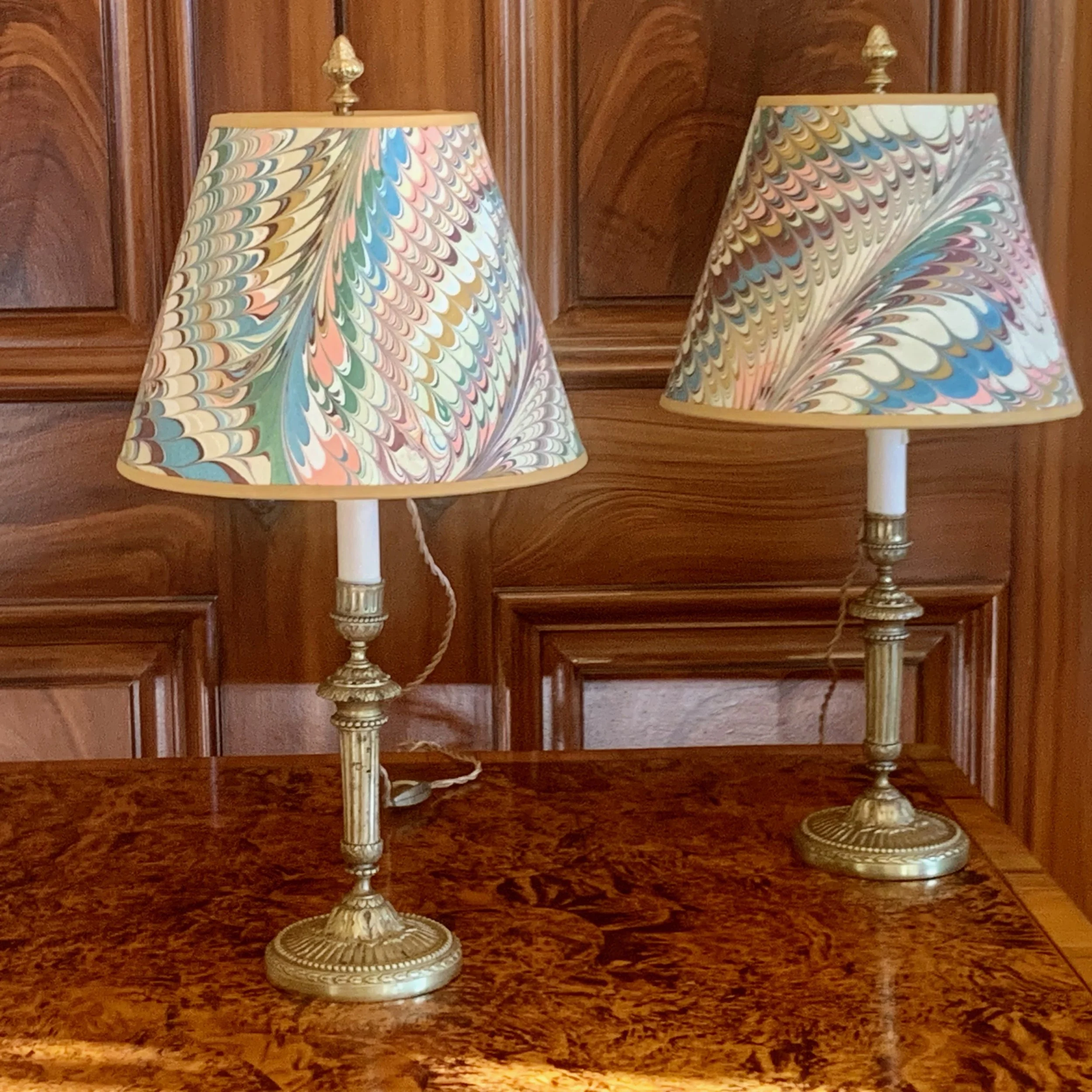 Pair-French-Louis-XVI-Period-Candlestick-Lamps-with-Marbleized-Shades (2)