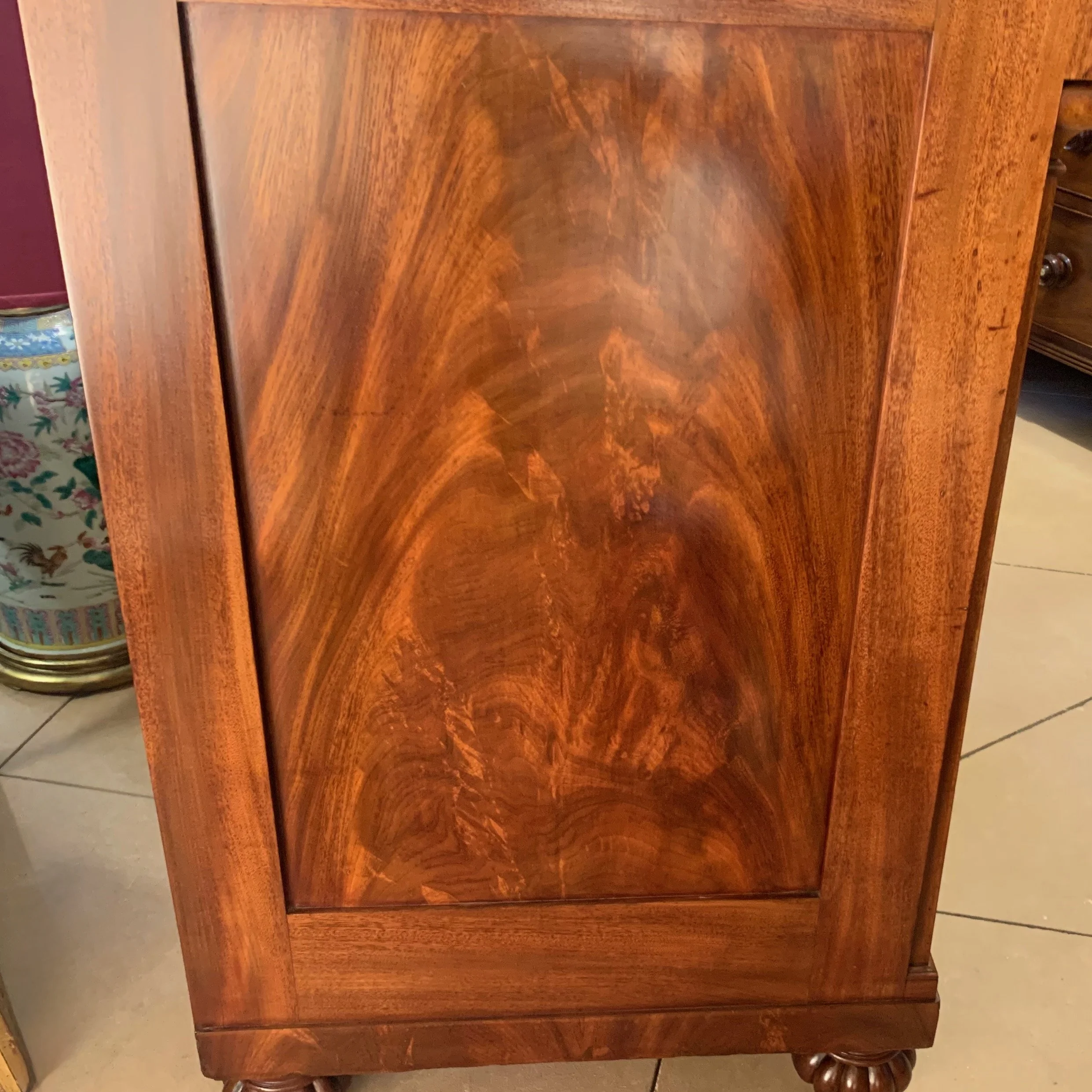 American-Classical-Large-Chest-of-Drawers-19th-century (14)-side