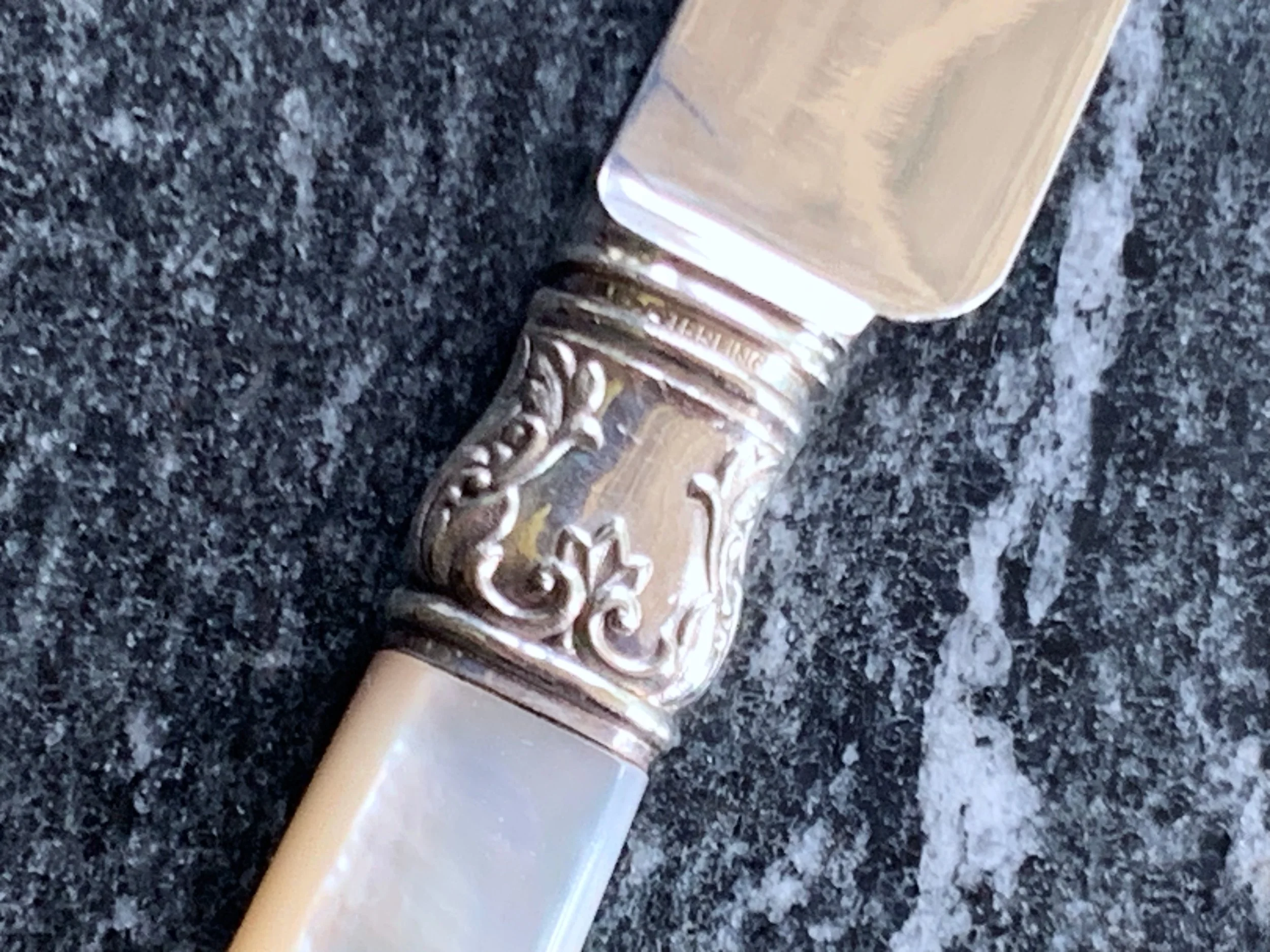 Meriden-Sterling-Silver-&-Mother-of-Pearl-Knives-Set-of-12 (9).jpeg