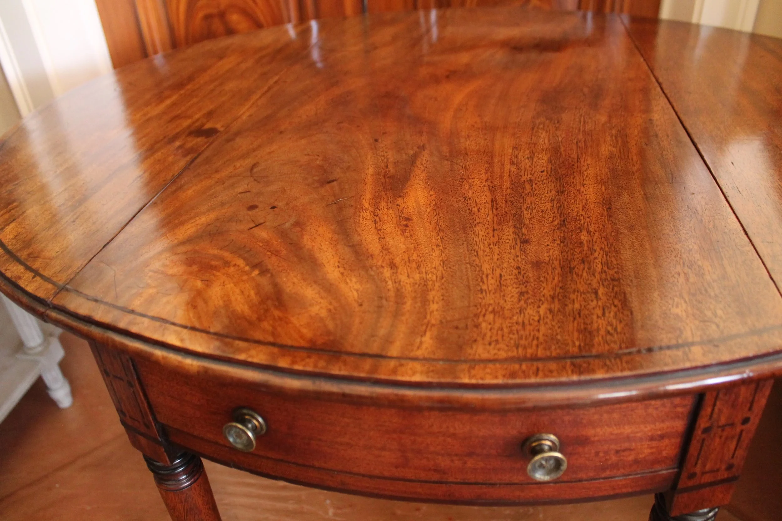 Regency-Mahogany-and-Ebonized-Pembroke-Table-top