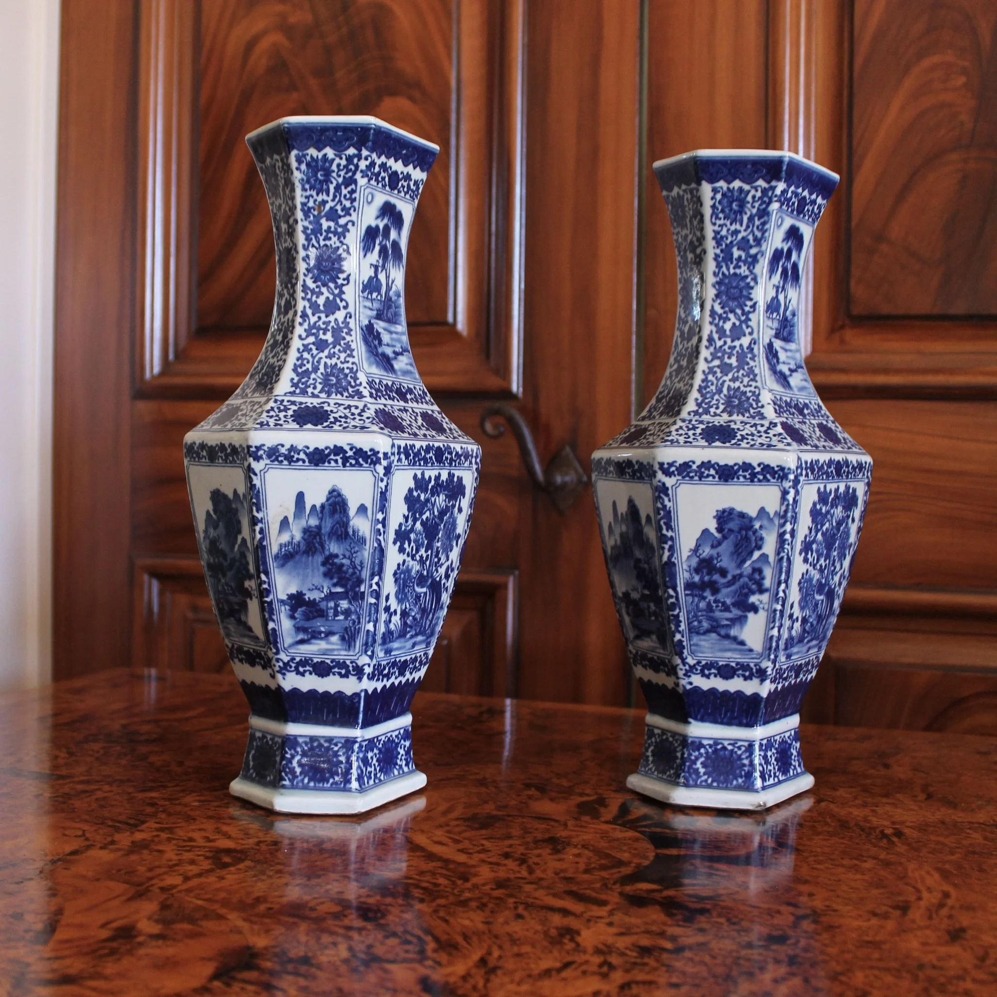 Chinese Antique Blue and White Export Porcelain Vases pair Nanking