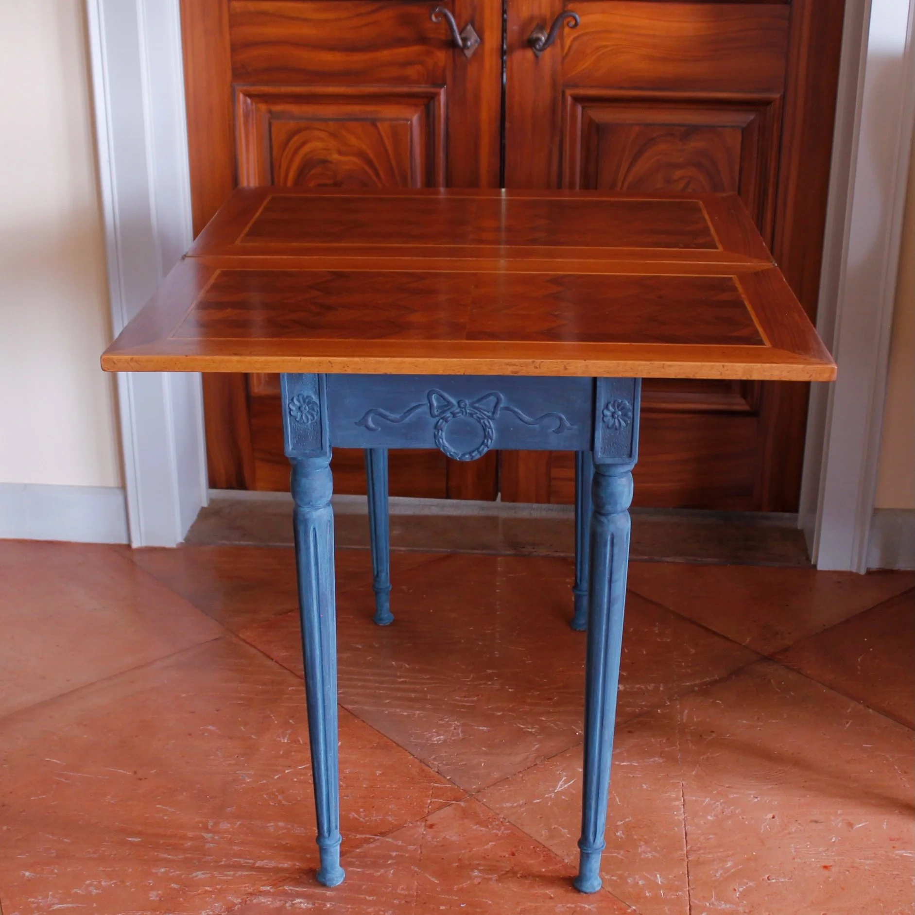 italian-mid-century-neoclassical-style-small-console-table-game-table-Card-table (12).jpeg