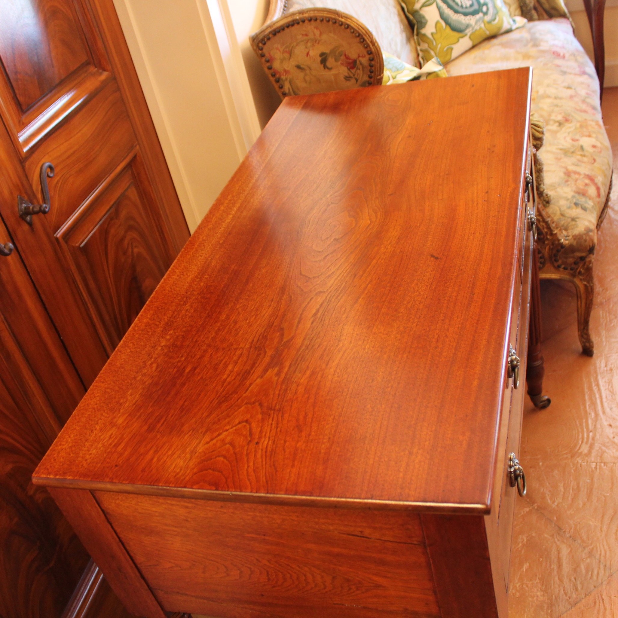 American-New-England-Sheraton-Serving-Table-top