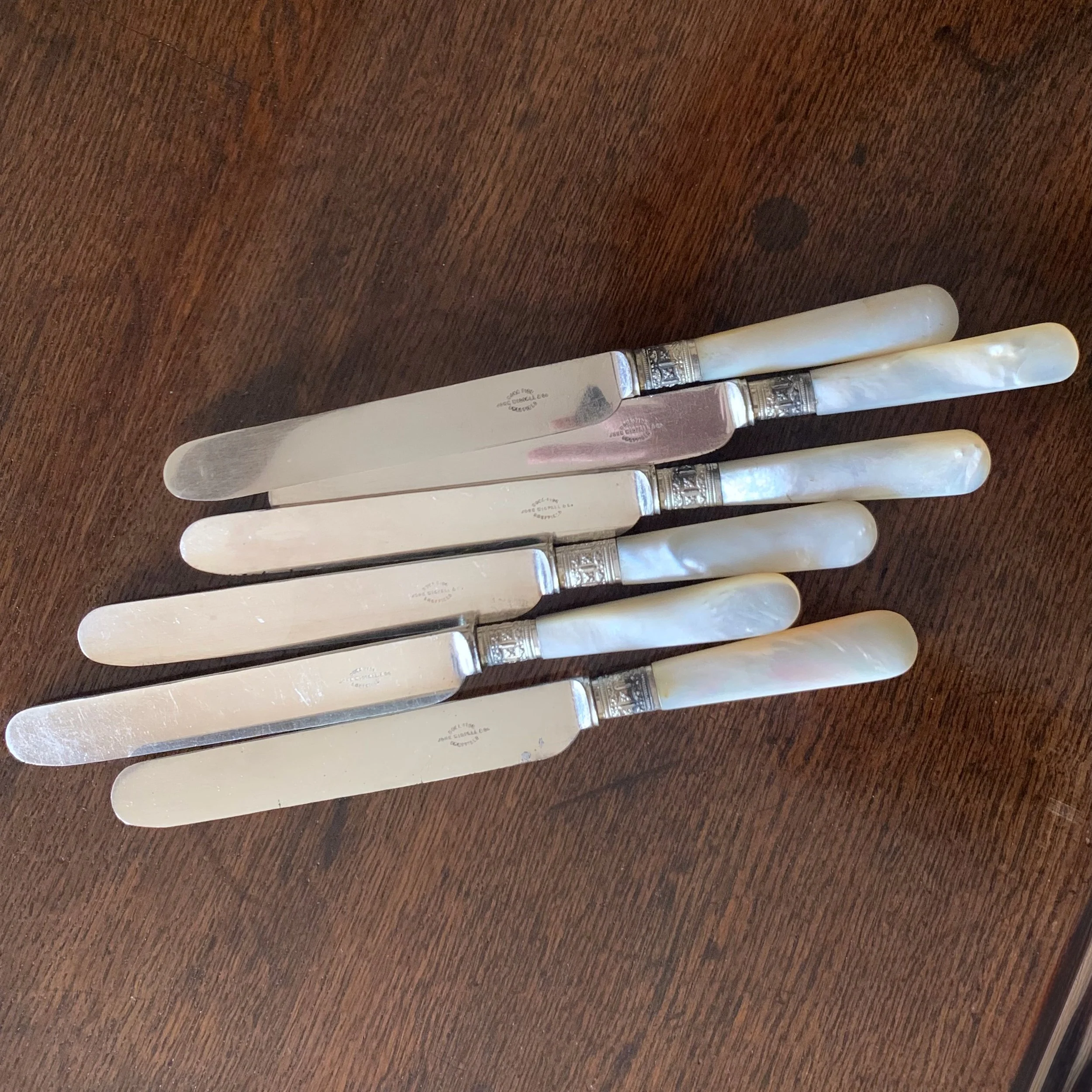 John-Wigfall-English-Silver-&-Mother-of-Pearl-Knives (1).jpeg
