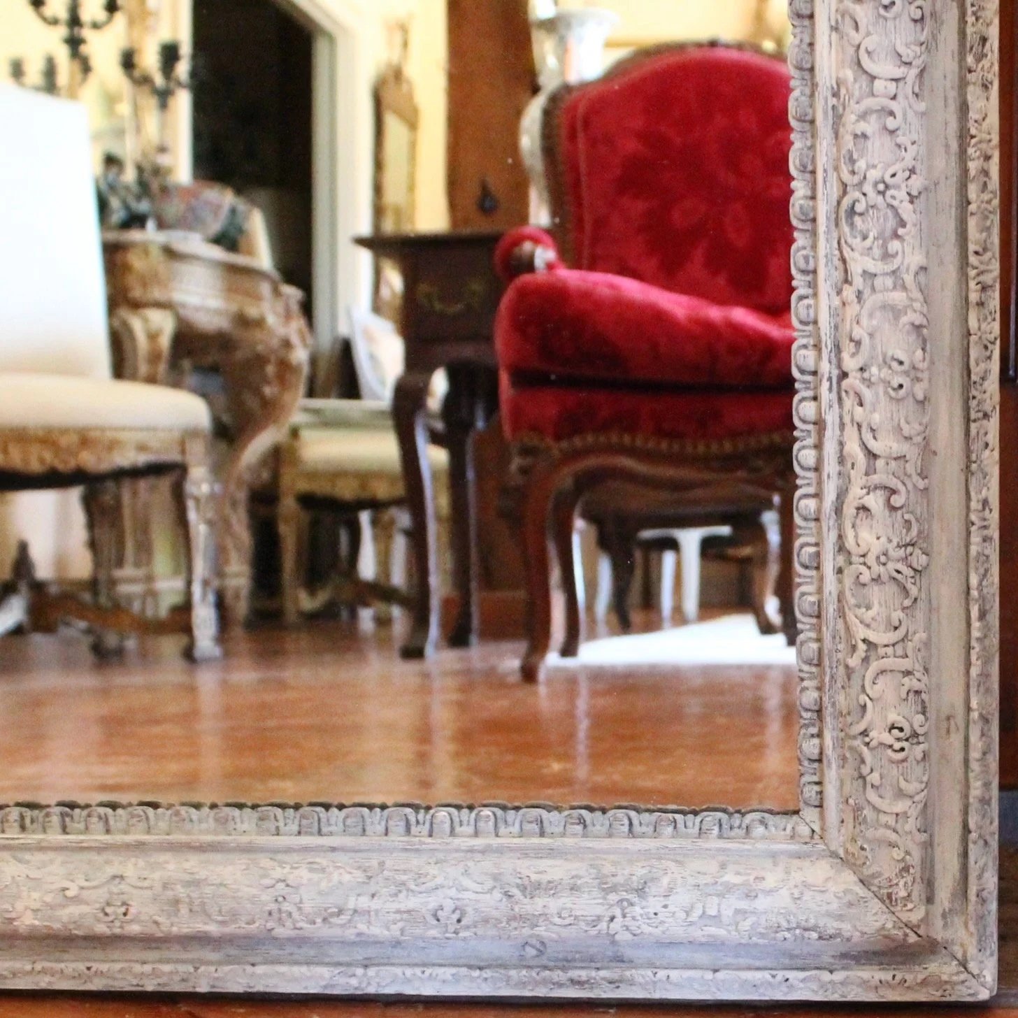 French-Régence-carved-grey-painted-Mirror (9)-corner