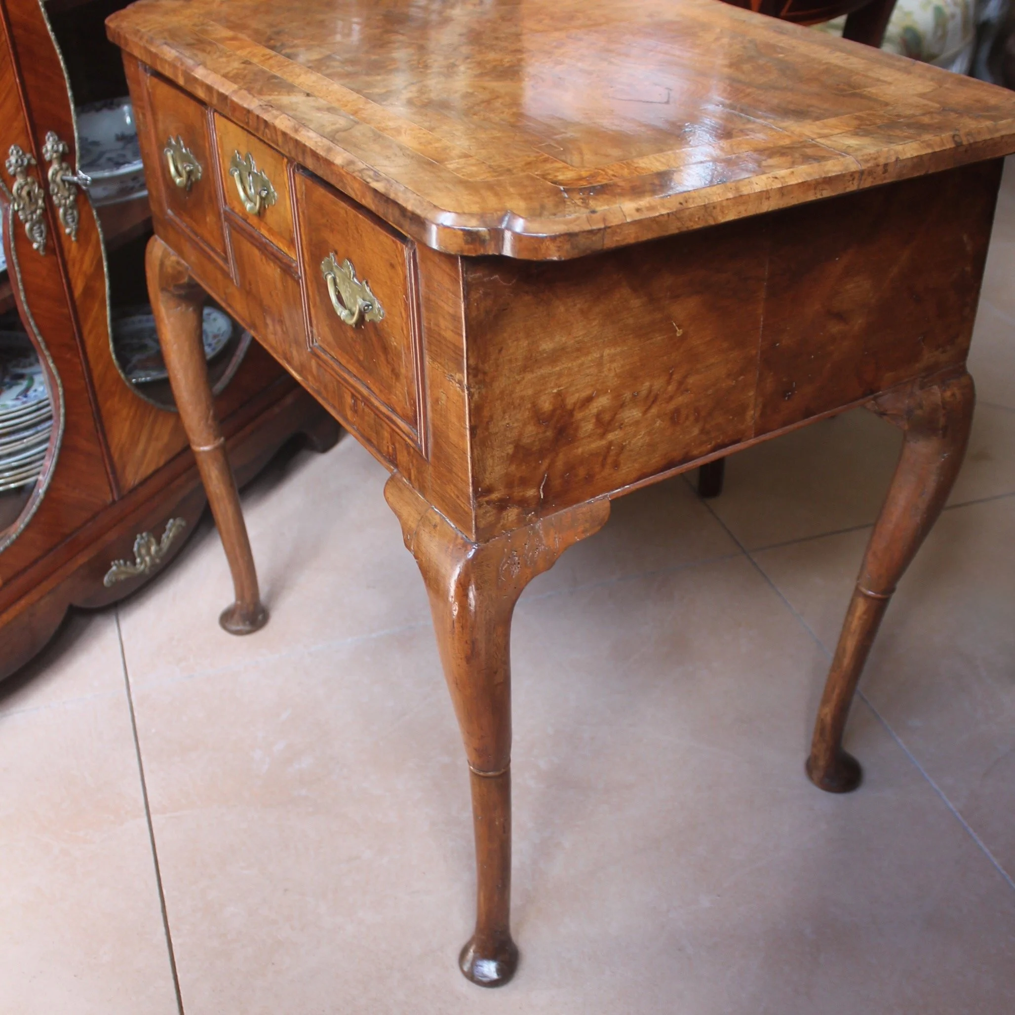 Queen-Anne-Period-burl-Walnut-Lowboy-table