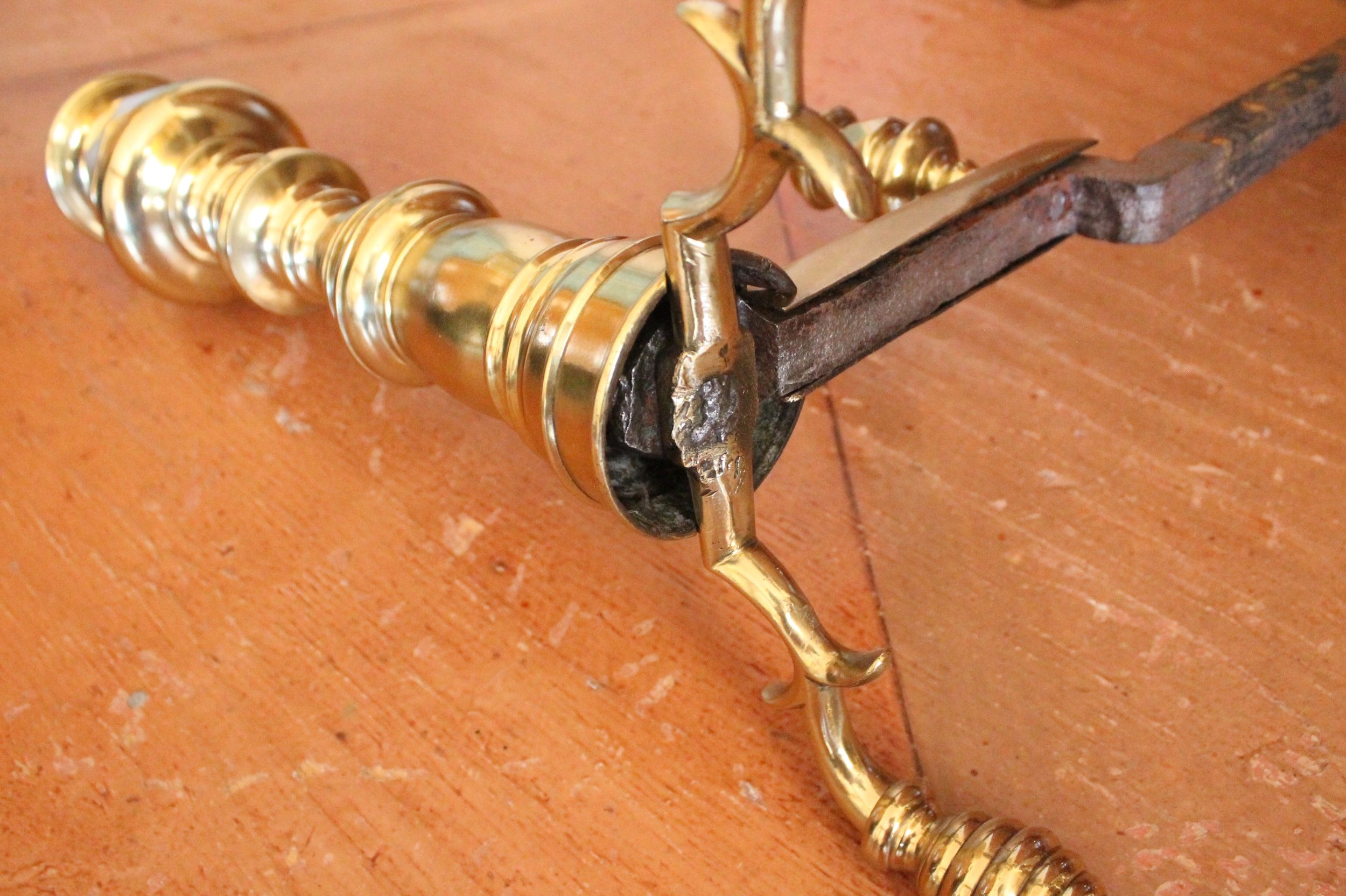 Pair-of-Antique-English-Turned-Brass-Andirons-“Beehive”-Feet (9)-detail