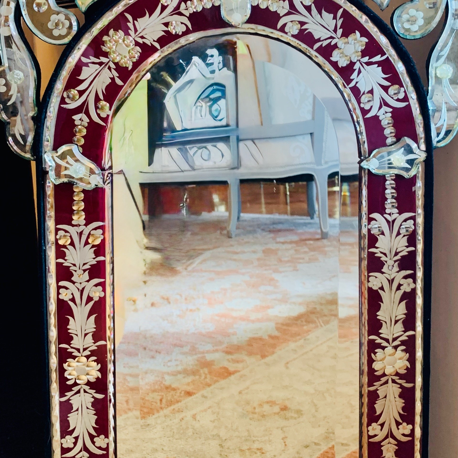 Small-Venetian-Red-and-Clear-Glass-Mirror-with-Engraved-Designs (2)-detail