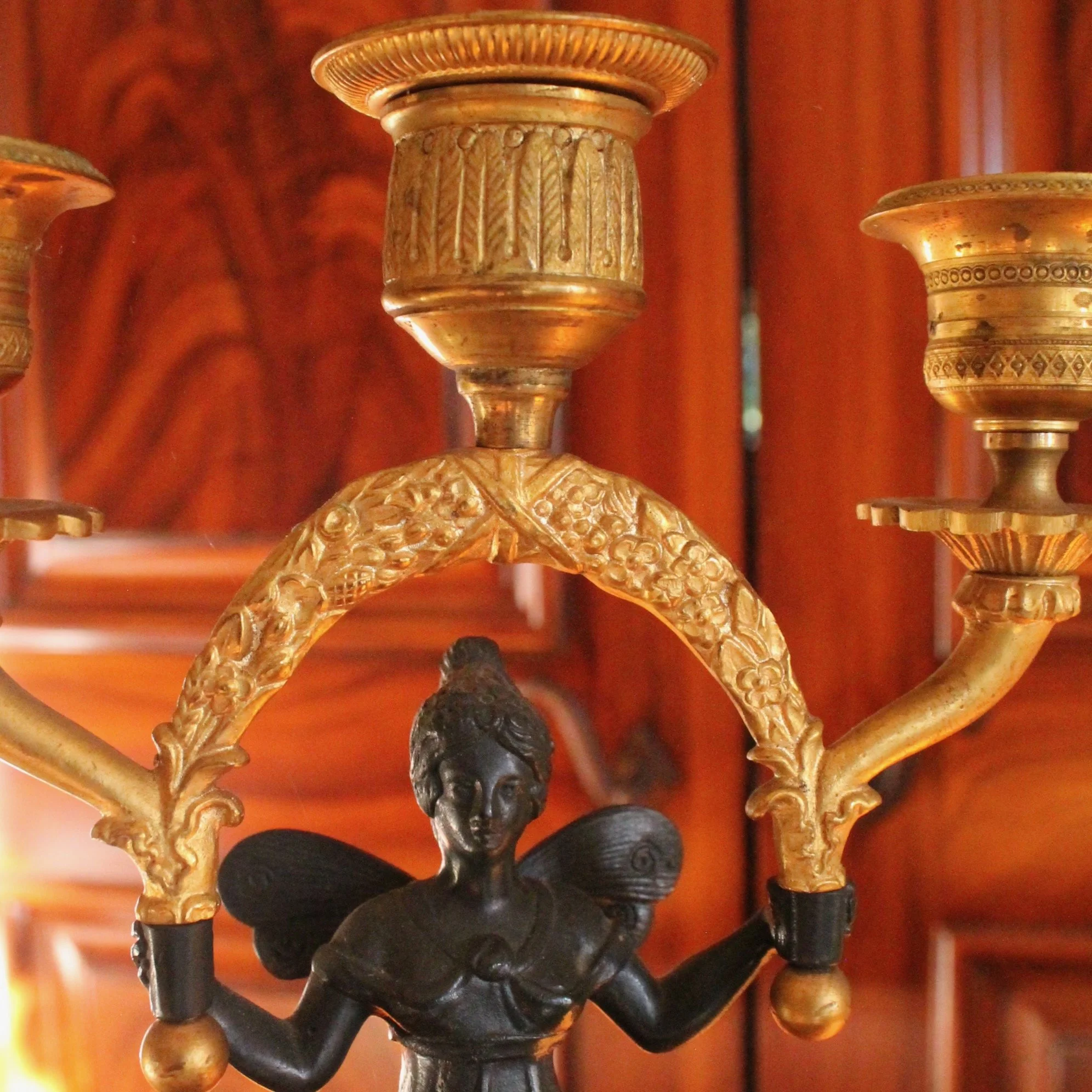 Pair-of-Continental-Gilt-Figural-Neoclassical-Candelabra-Psyche (13)-detail