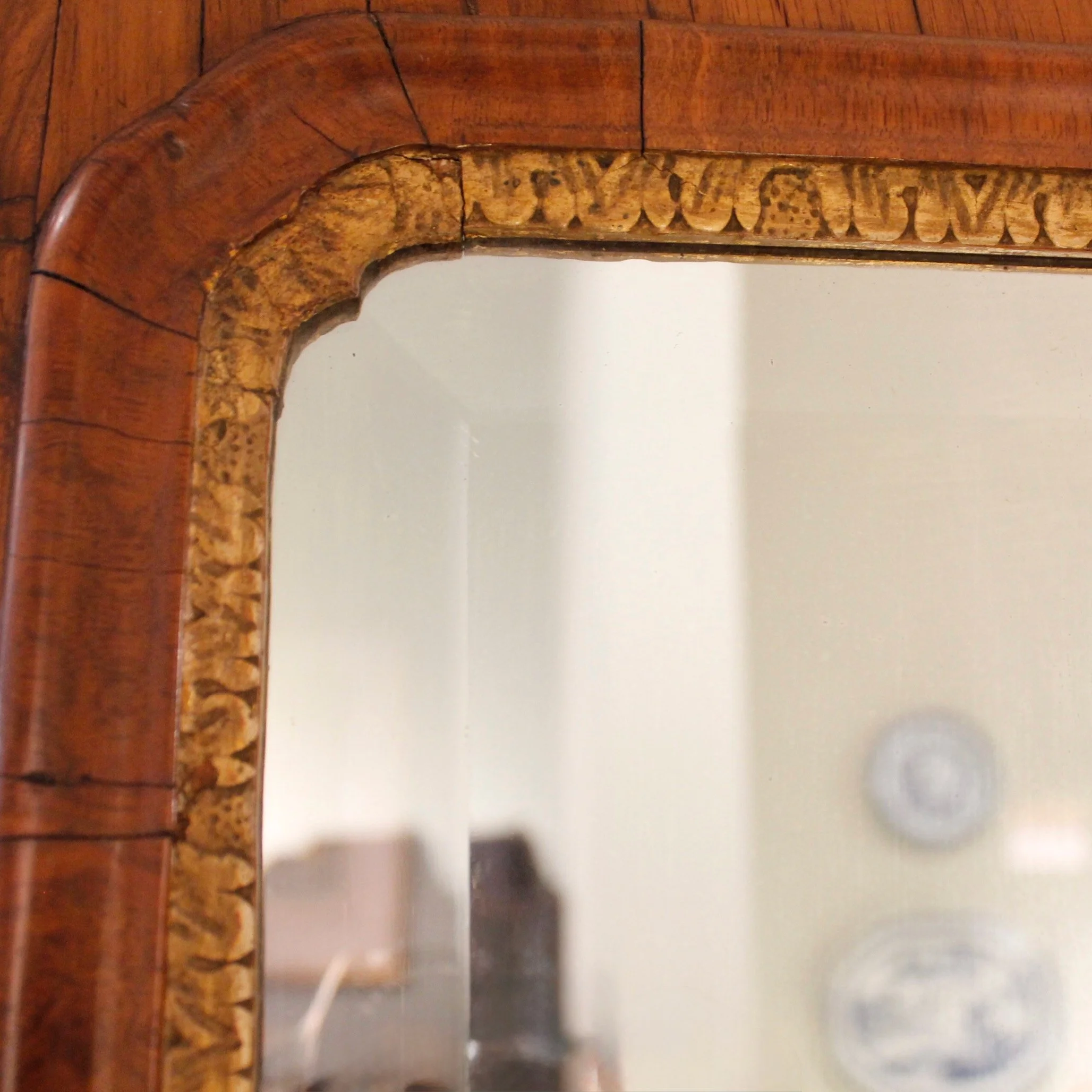 George-II-Period-Walnut-And-Parcel-Gilt-Mirror-With-carved-And-Gilt-Shell-Crest (6)