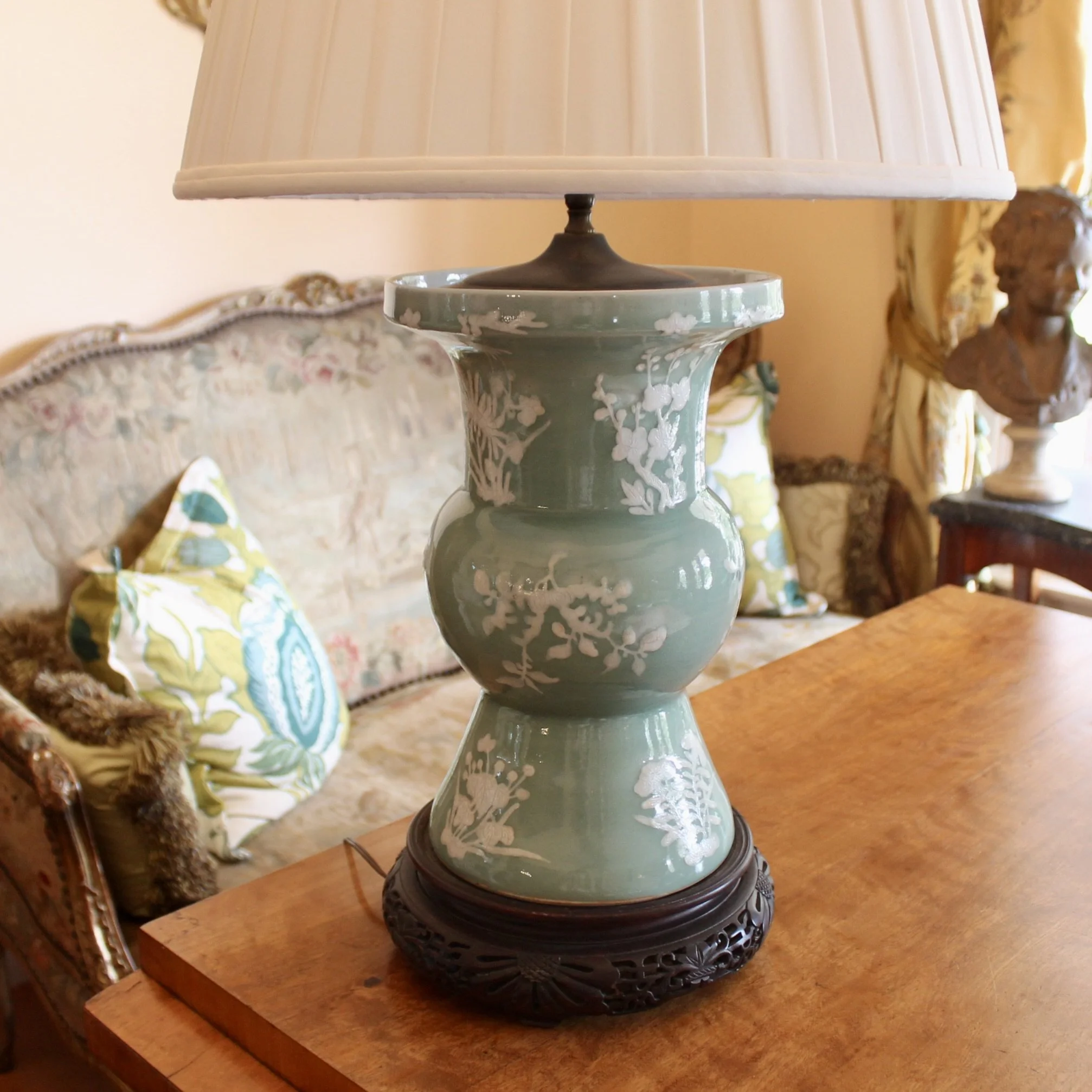 Chinese Celadon Pâte sur Pâte Porcelain Ku Vase Lamp