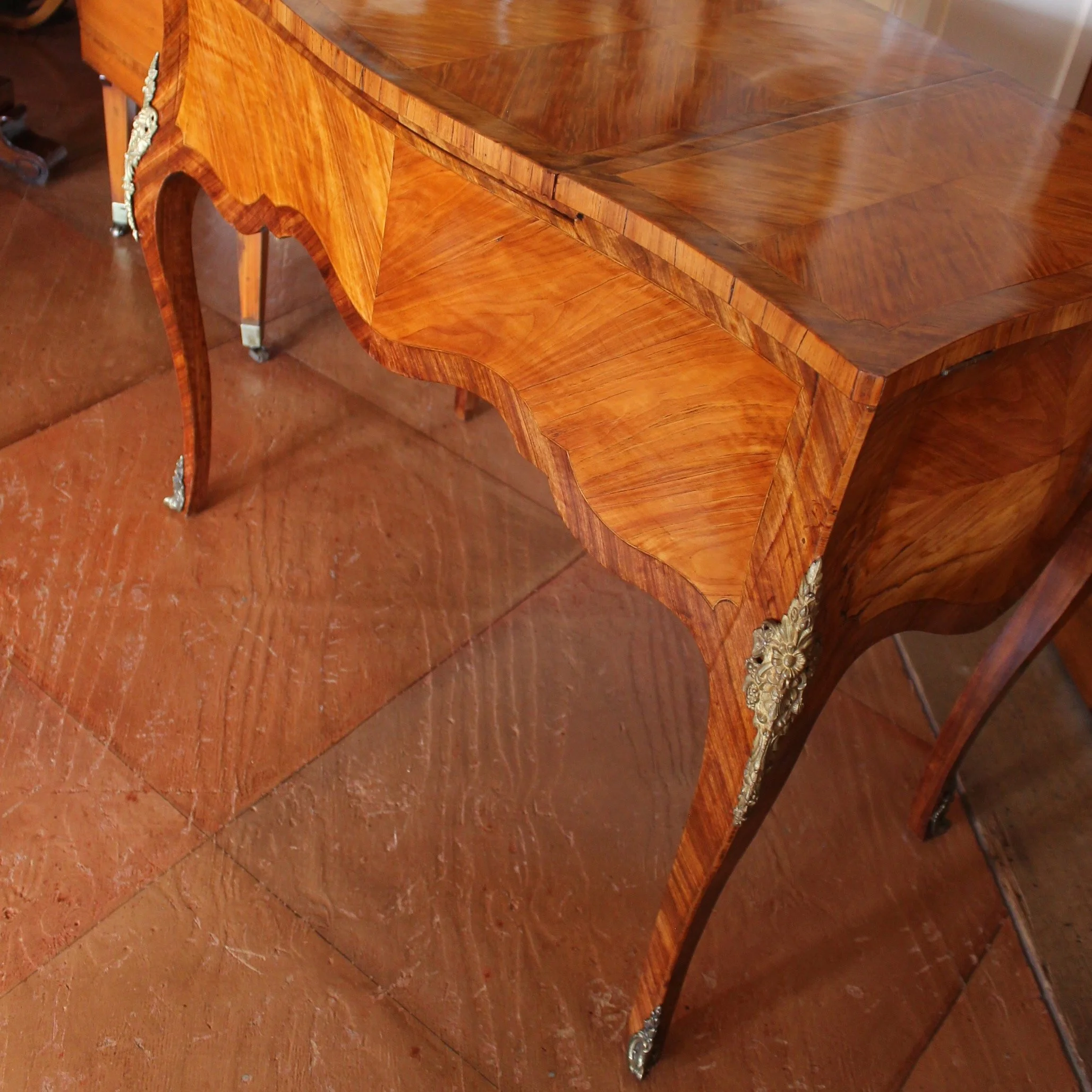French-Louis-XV-Style-Marquetry-Satinwood-And-Tulipwood-dressing-Table-back