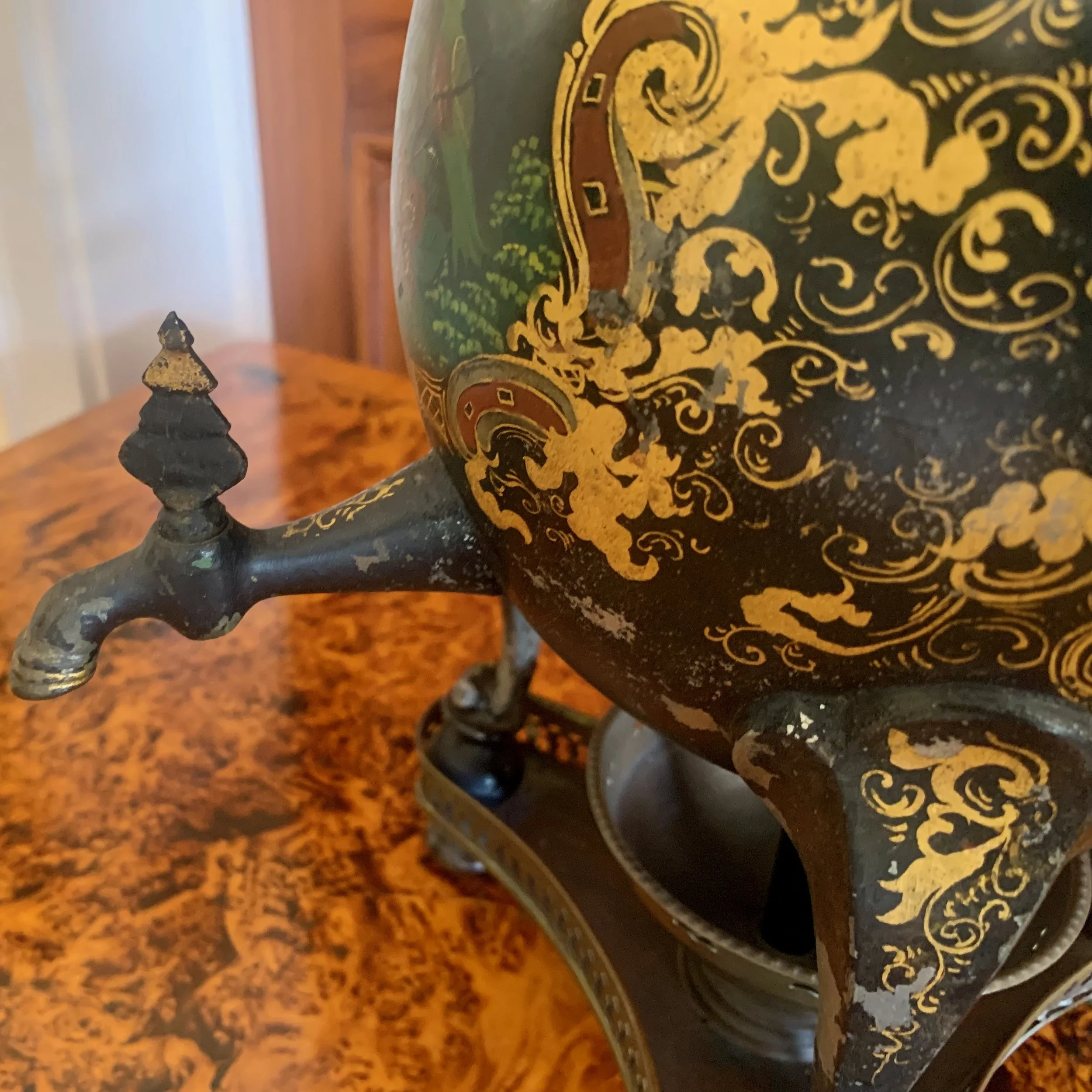 Painted-and-Gilded-Continental-Samovar-Adapted-into-a-Lamp (8)-detail