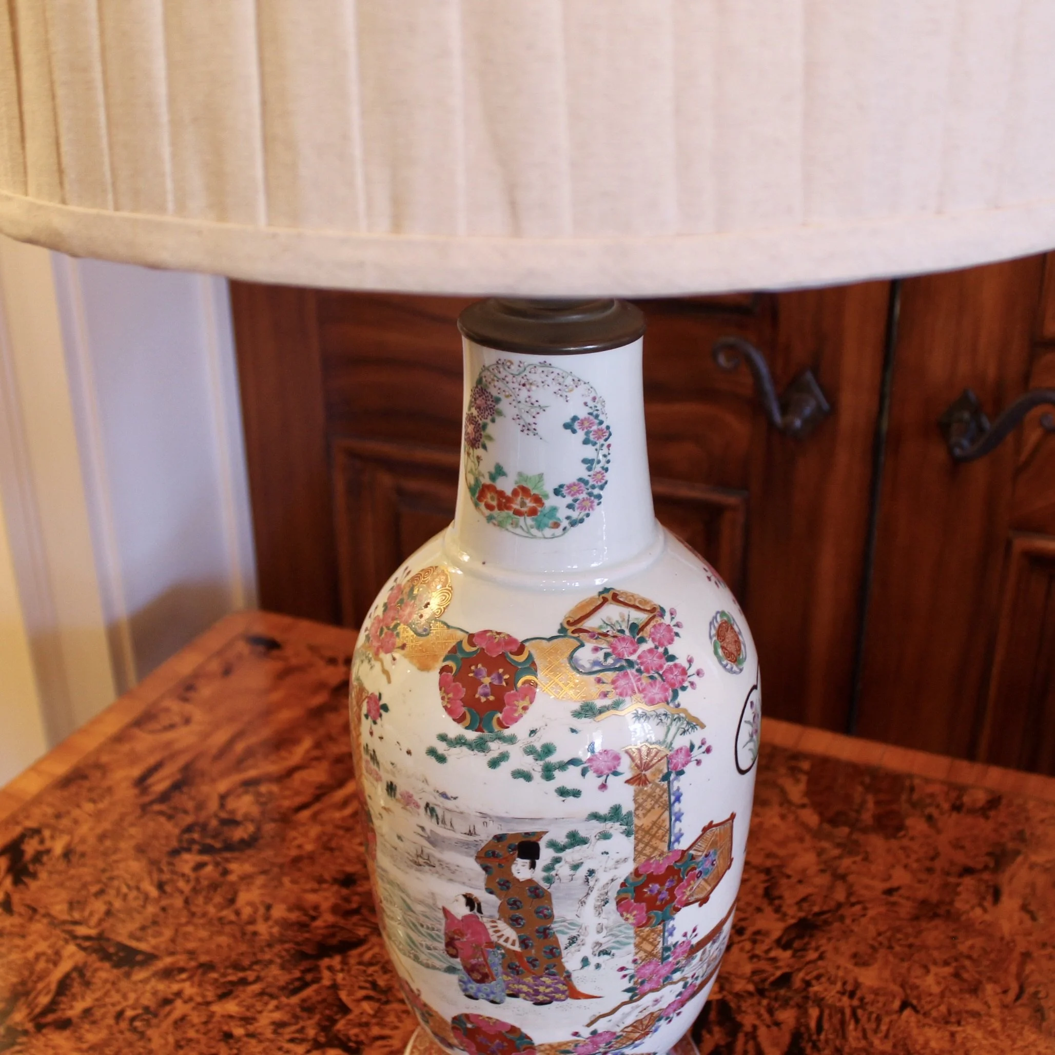 Kakiemon Famille Rose Porcelain Japanese Vase Lamp
