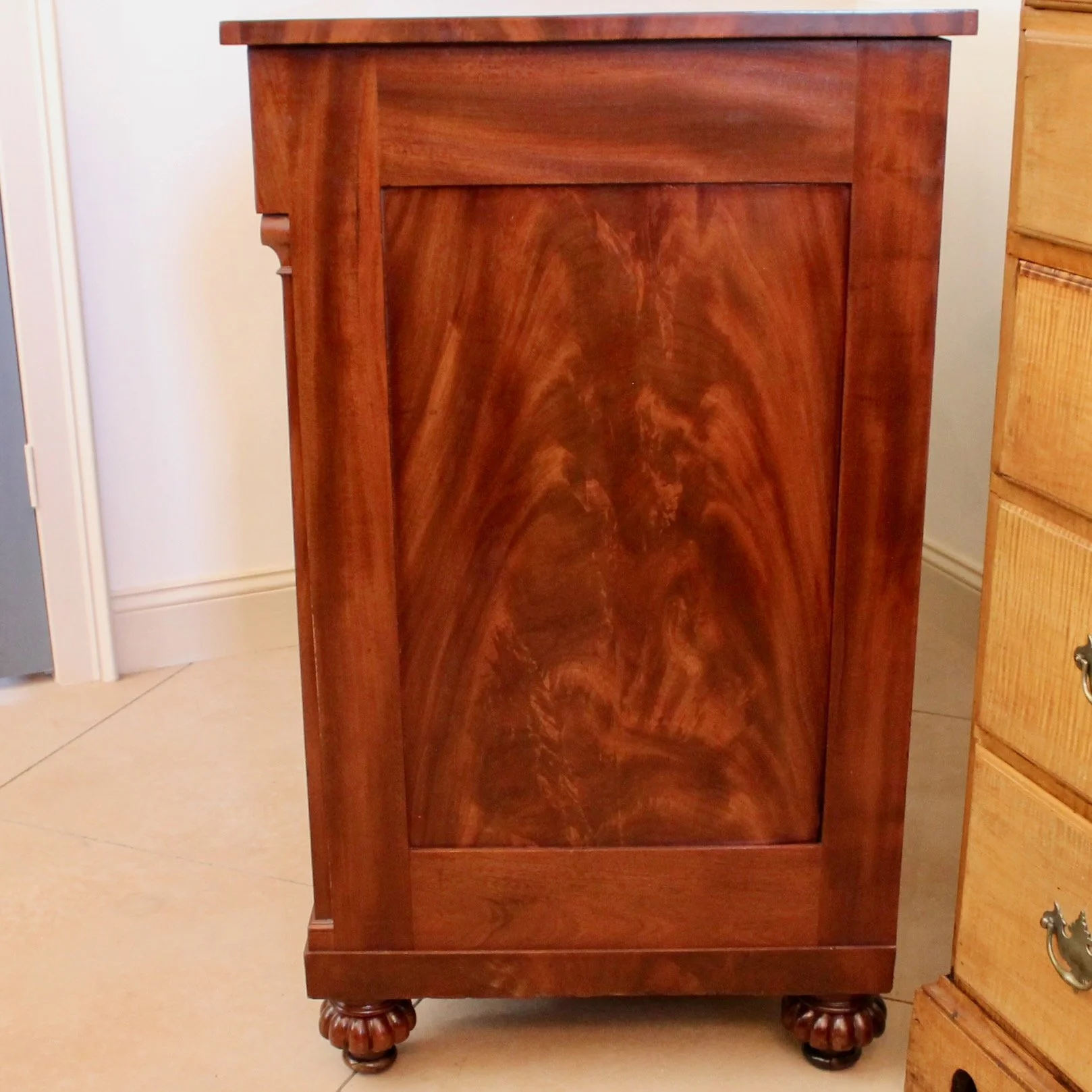 American-Classical-Large-Chest-of-Drawers-19th-century (8)-side