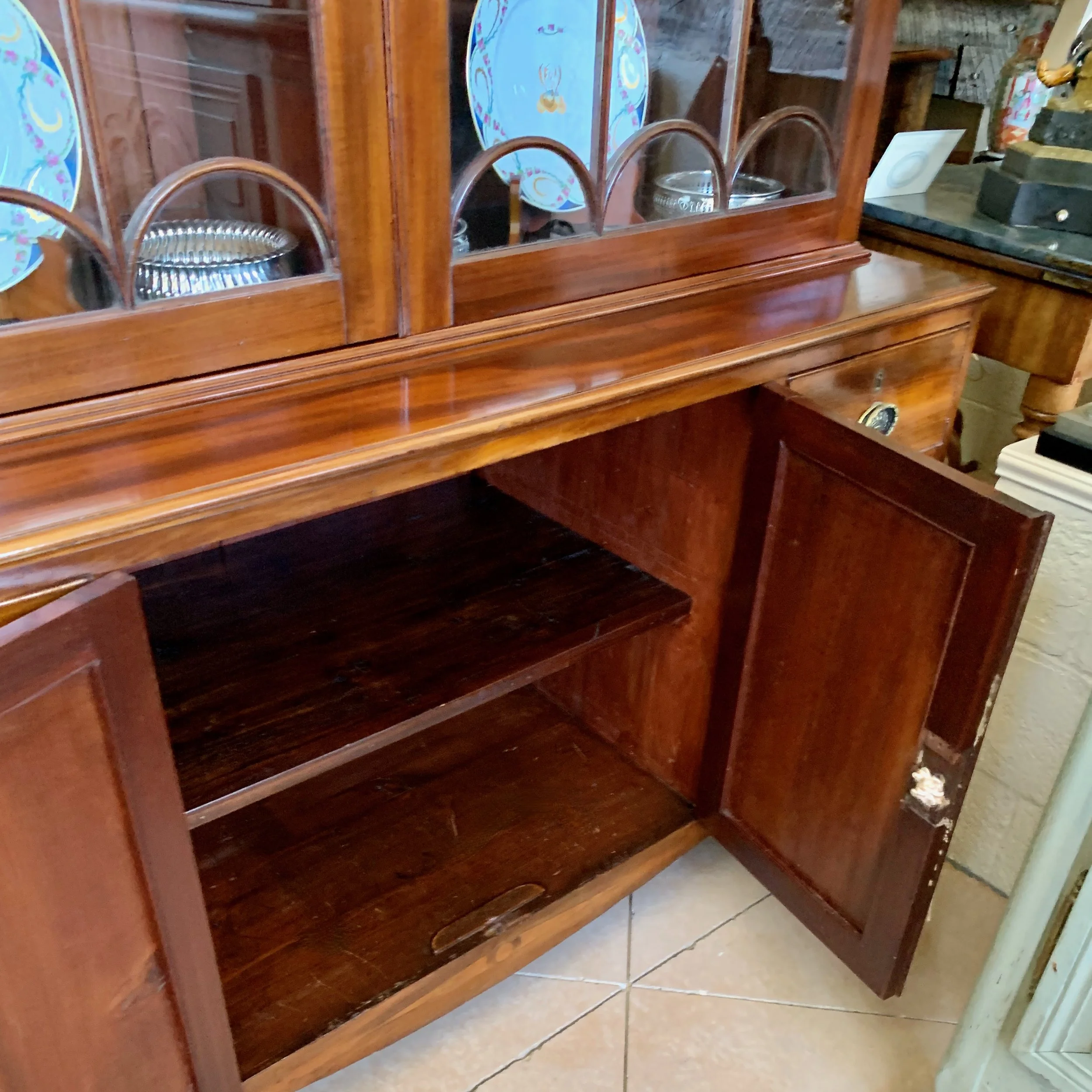 antique-Georgian-Figured-Mahogany-Glass-Front-Bookcase (17)-detail