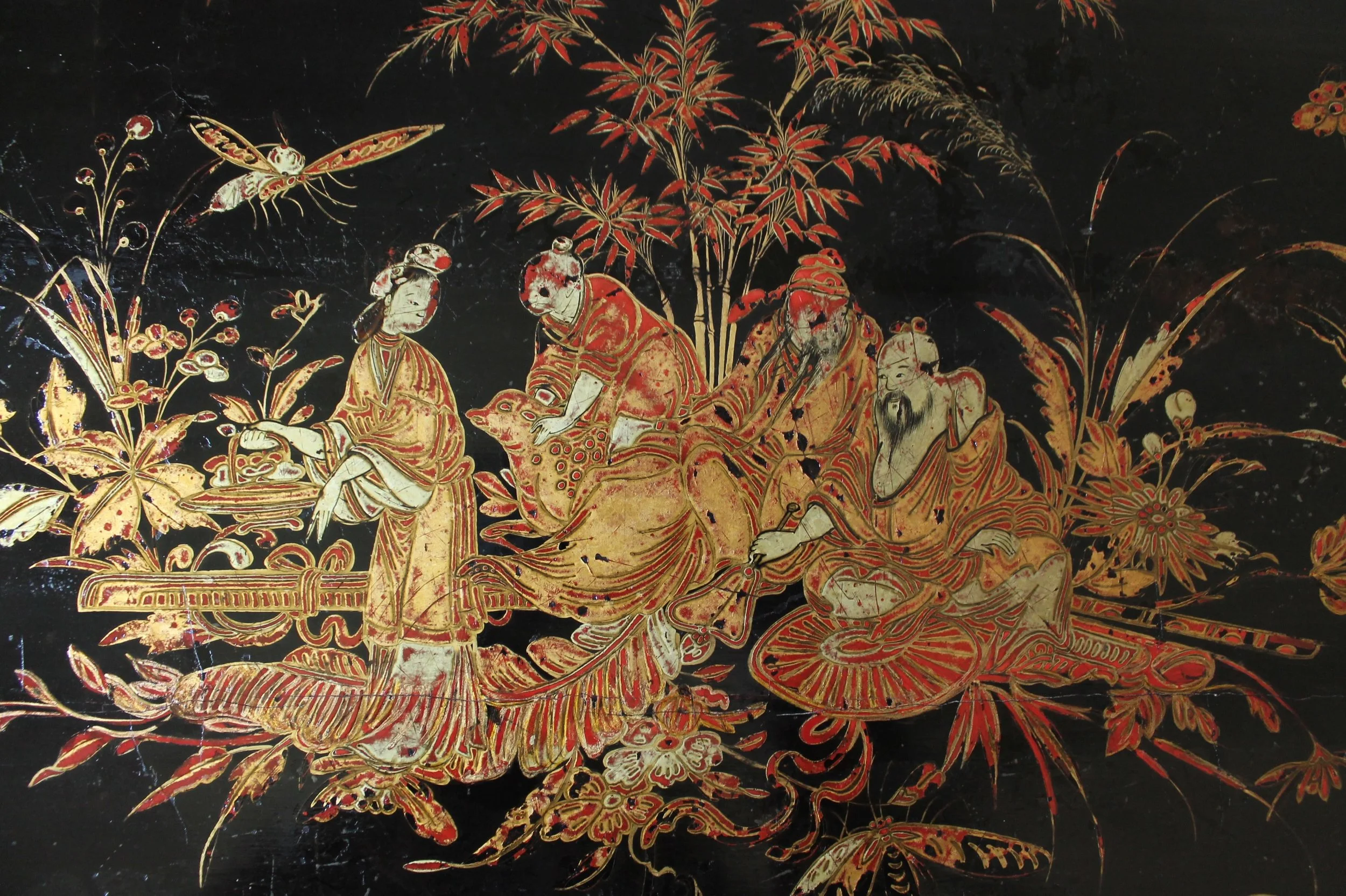 Chinese-Export-Black-Lacquer-And-Gilt-Decorated-Tilt-Top-Center-Table-top