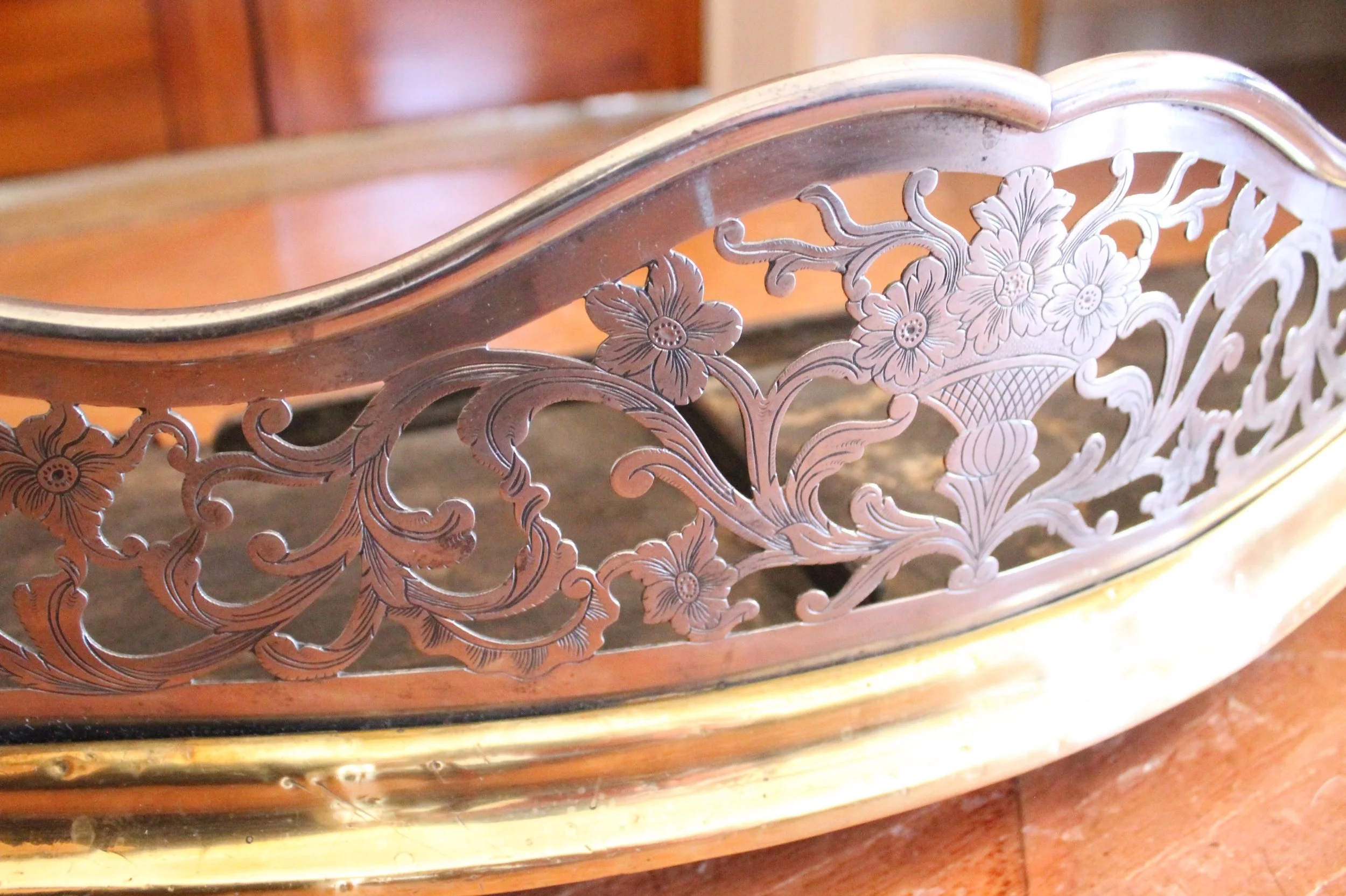 Antique-English-Polished-Steel-and-Brass-Open-Frieze-Fender (7)- detail