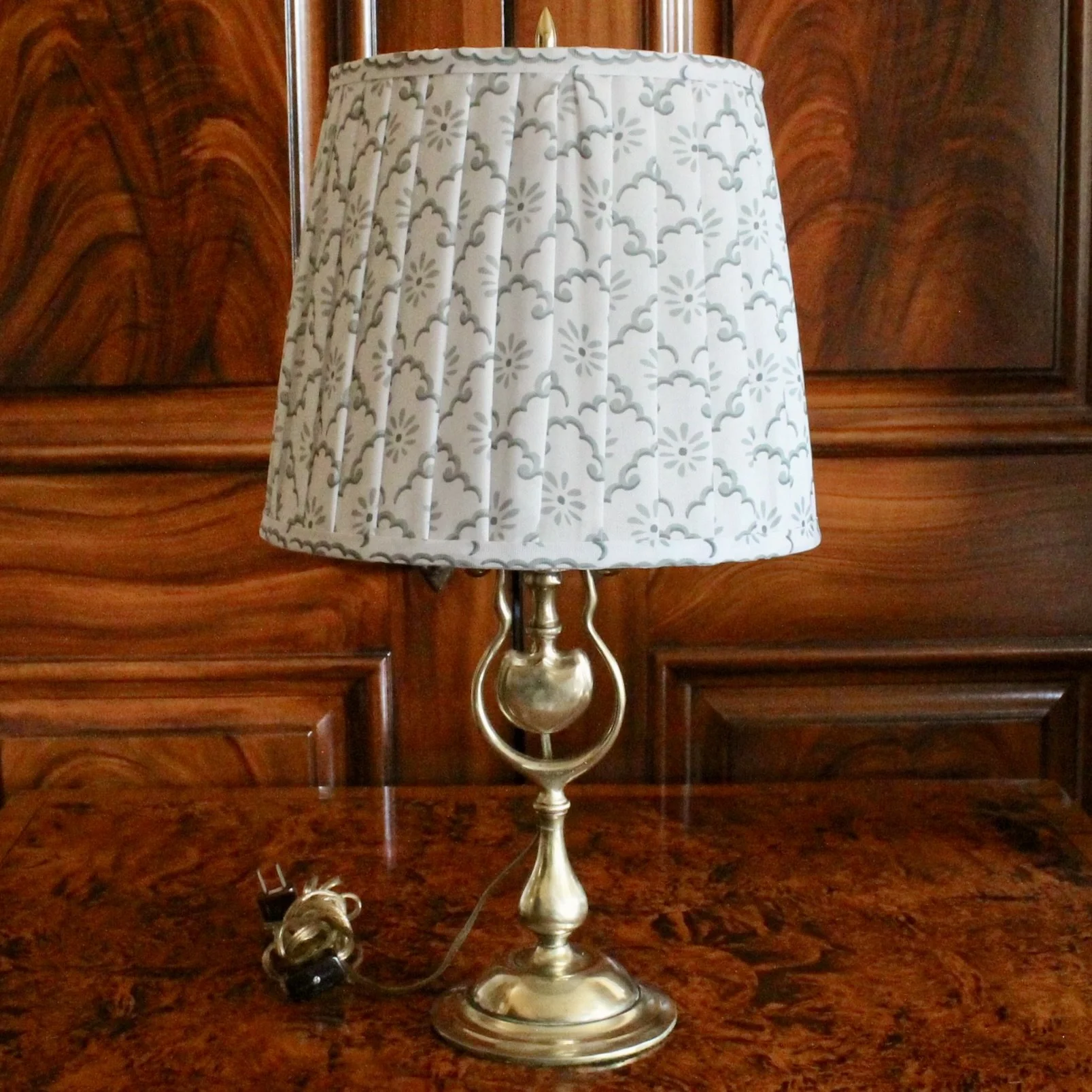 Antique English Victorian Brass Lamp