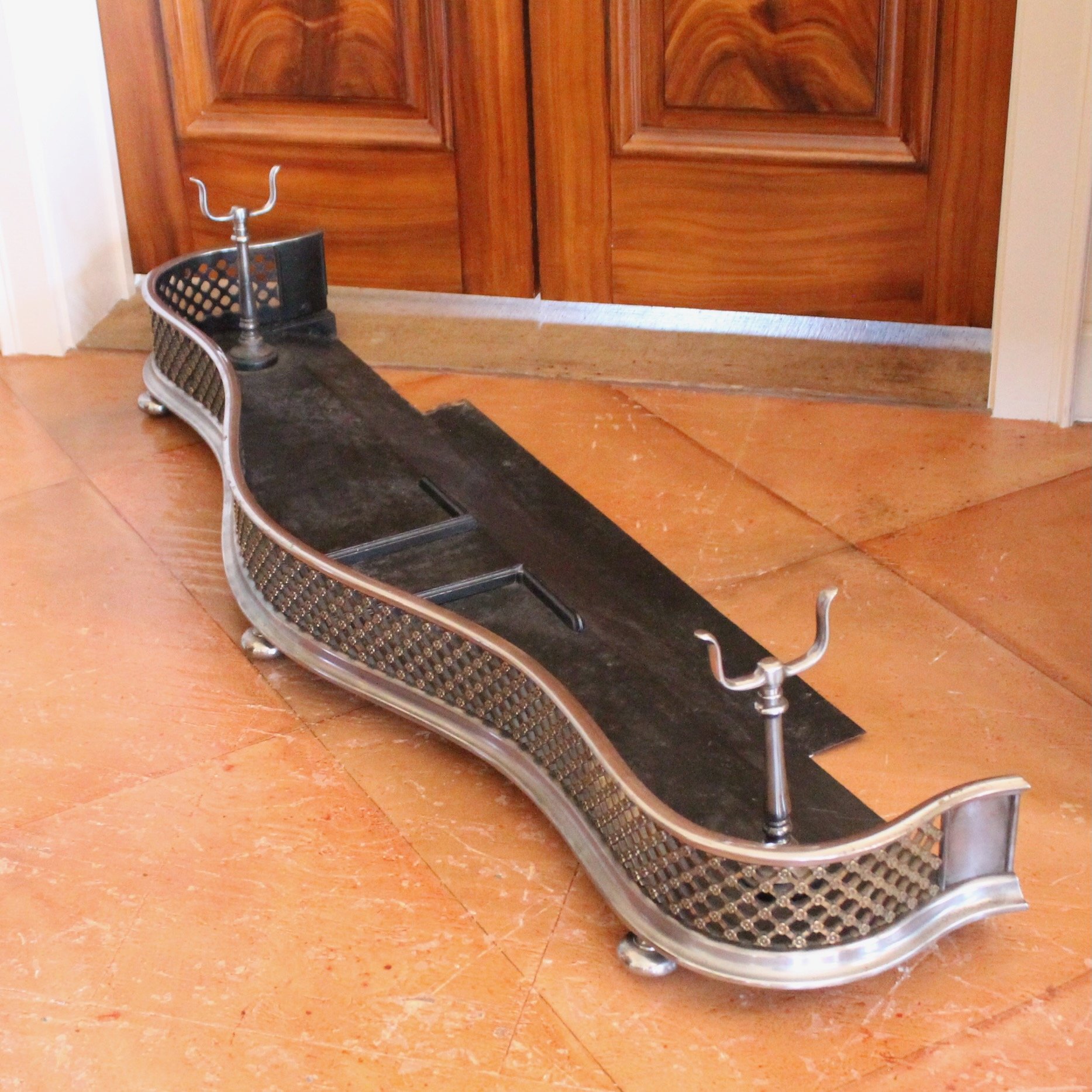 Antique-English-Polished-Steel-and-Brass-Fretwork-Fender (3)
