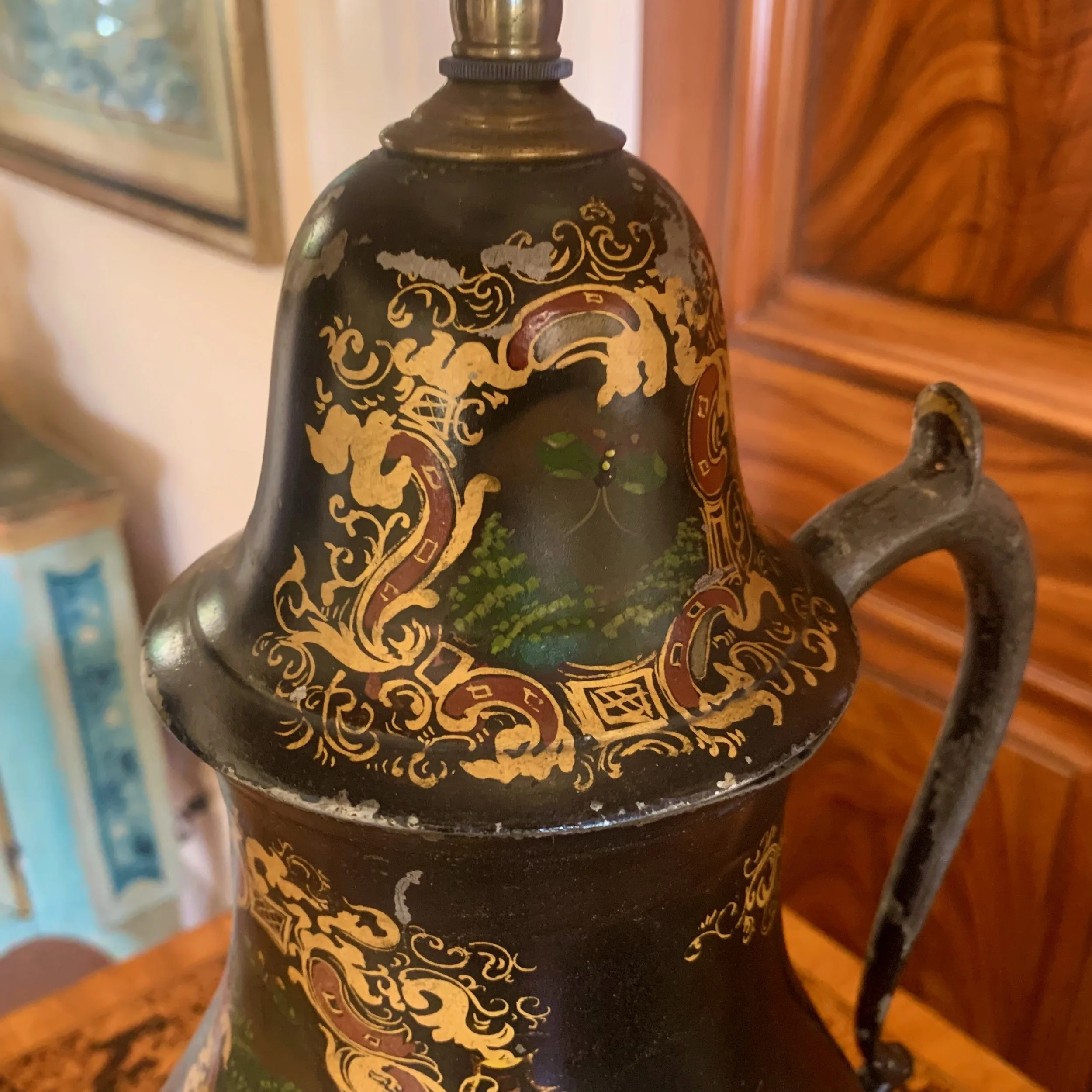 Painted-and-Gilded-Continental-Samovar-Adapted-into-a-Lamp (5)-detail