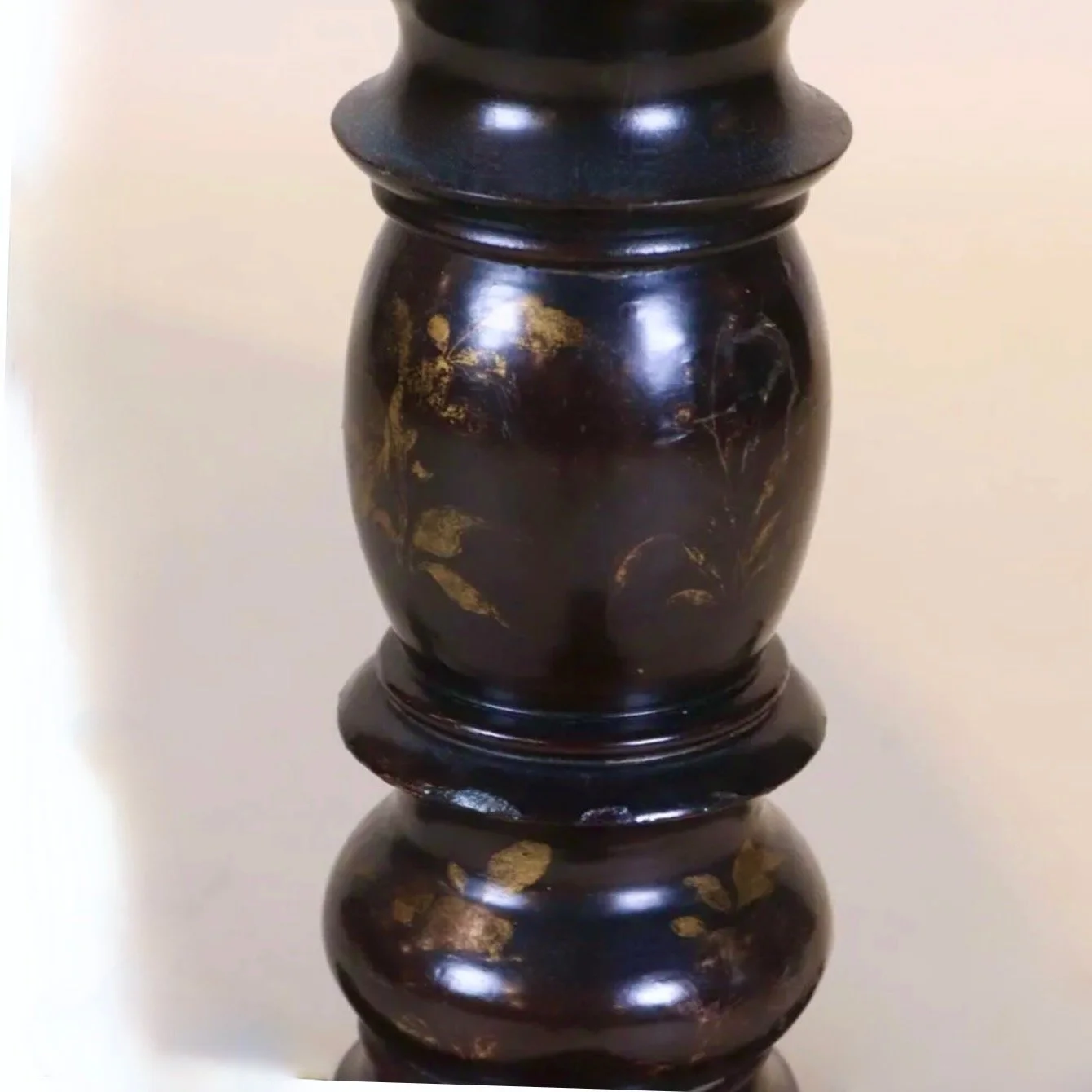Chinese-Export-Black-Lacquer-And-Gilt-Decorated-Tilt-Top-Center-Table (17).jpeg