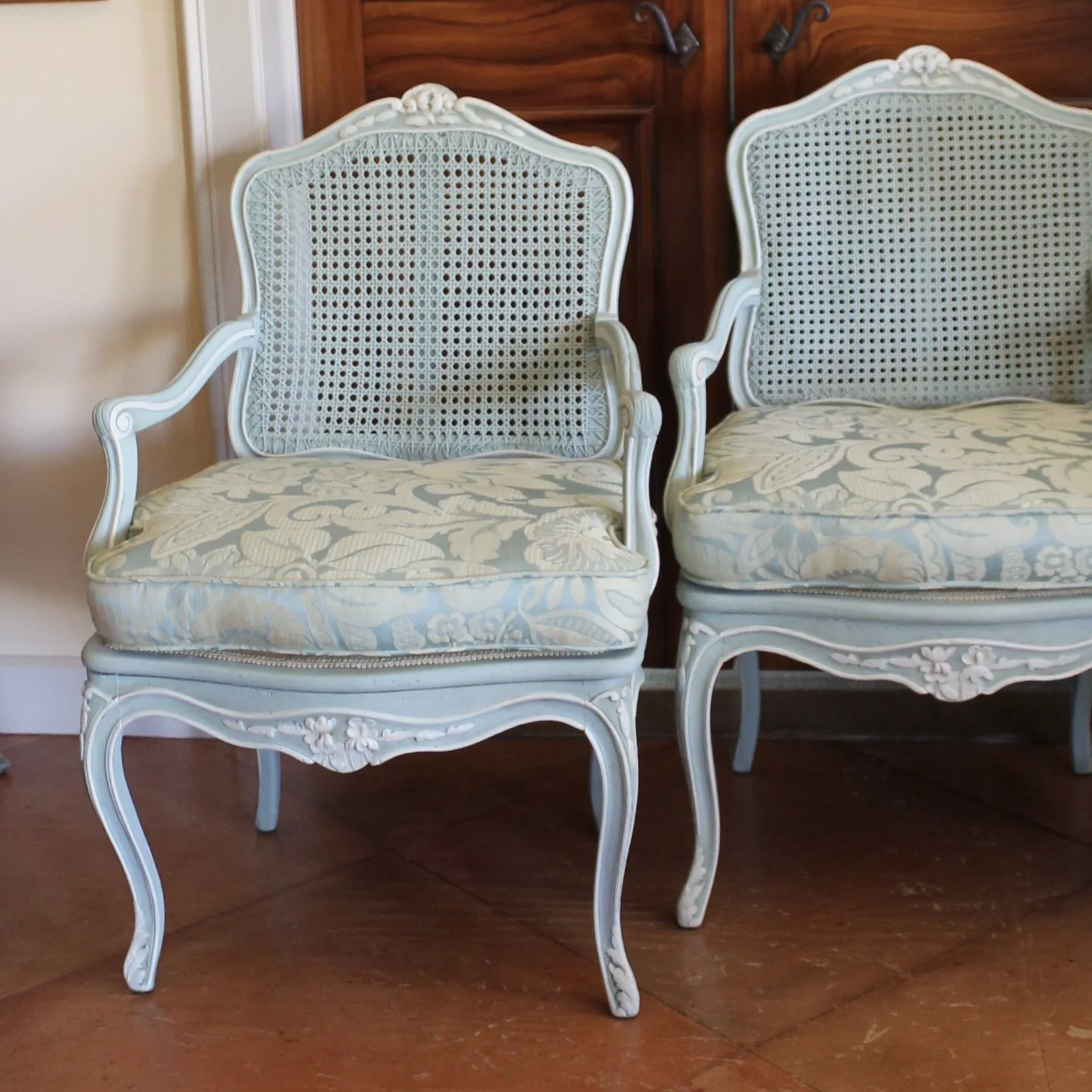 Louis XV period chairs estampillé PHILIPPE
