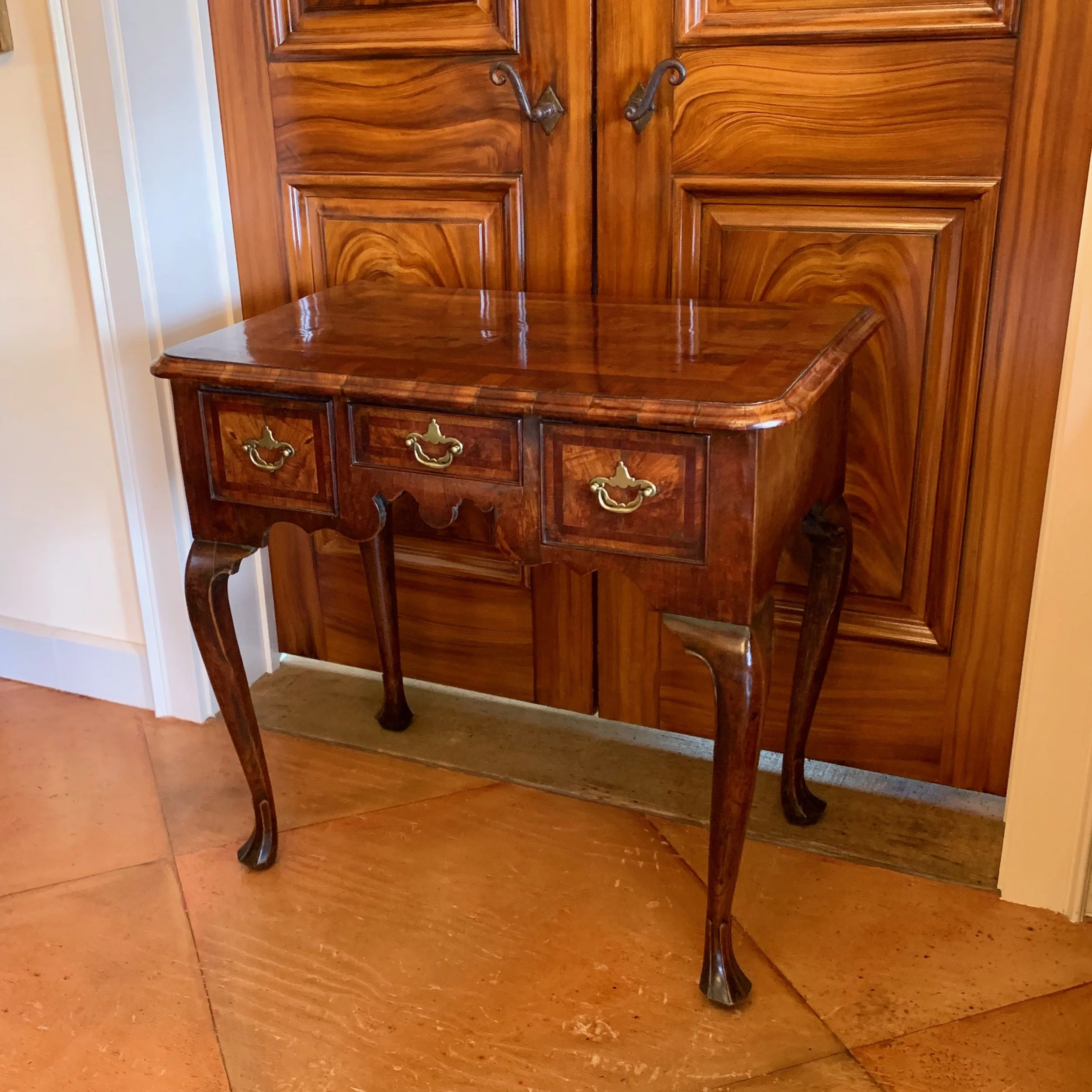 Early-George-Georgian-II-Period-Inlaid-Walnut-Lowboy-Side-Table (1)