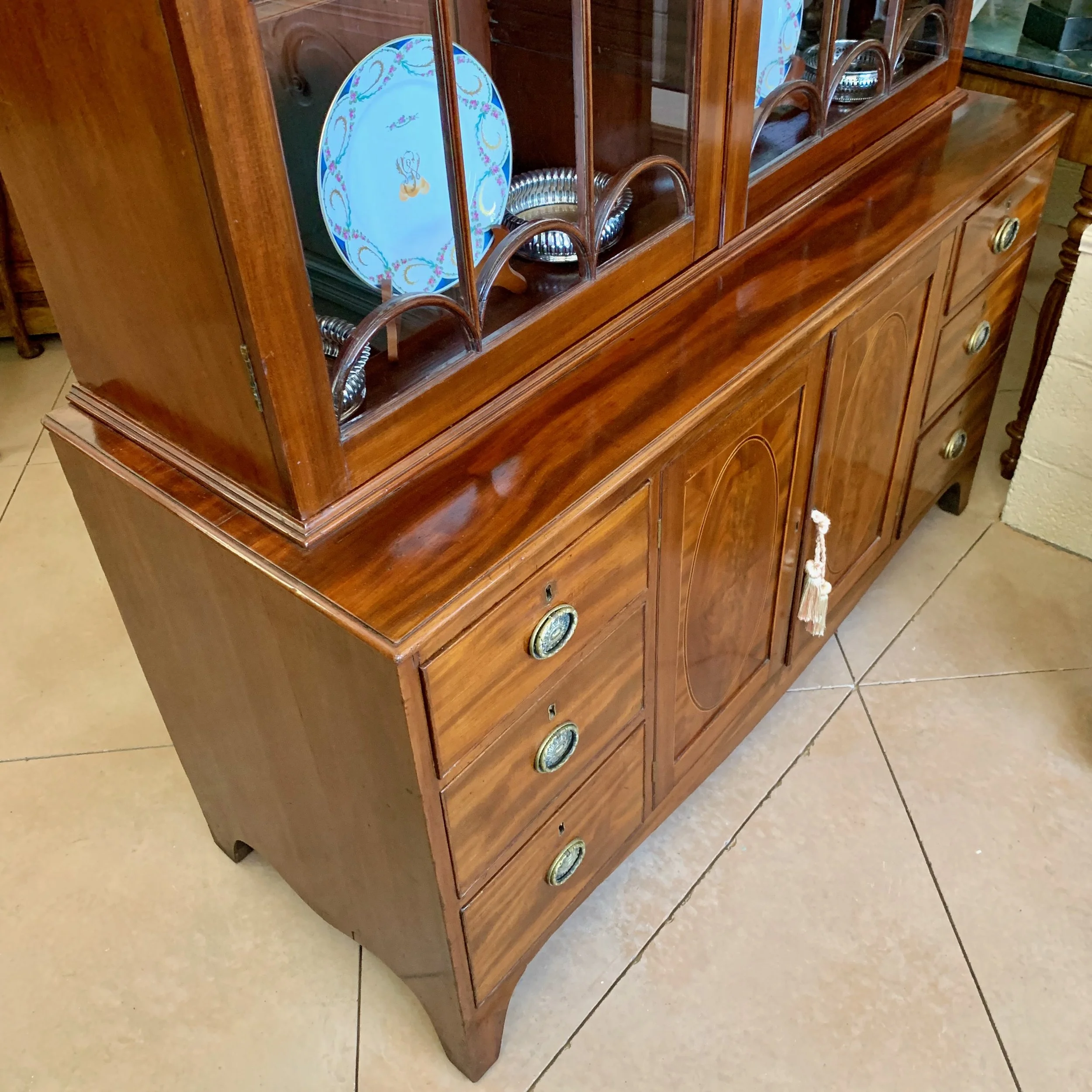 antique-Georgian-Figured-Mahogany-Glass-Front-Bookcase (15)
